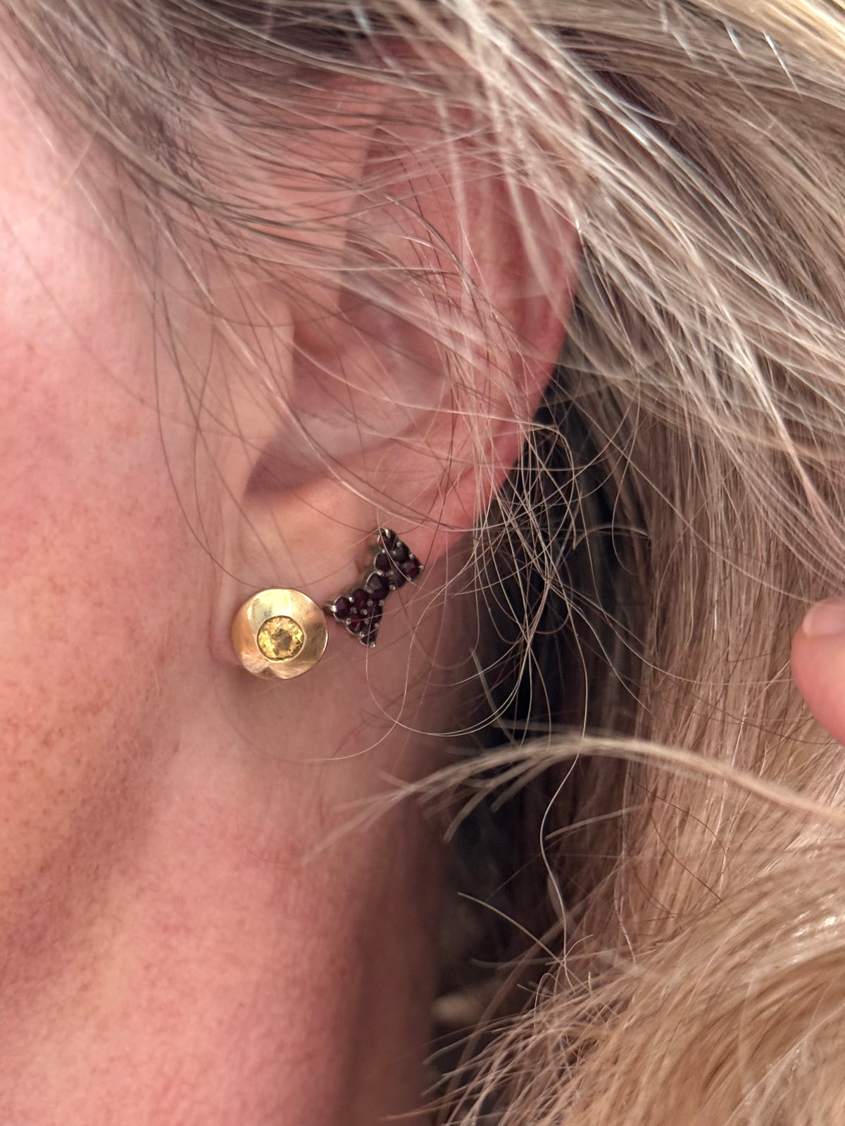 .375 .9ct gold Citrine gemstone modernist luxury yellow gold post stud earrings