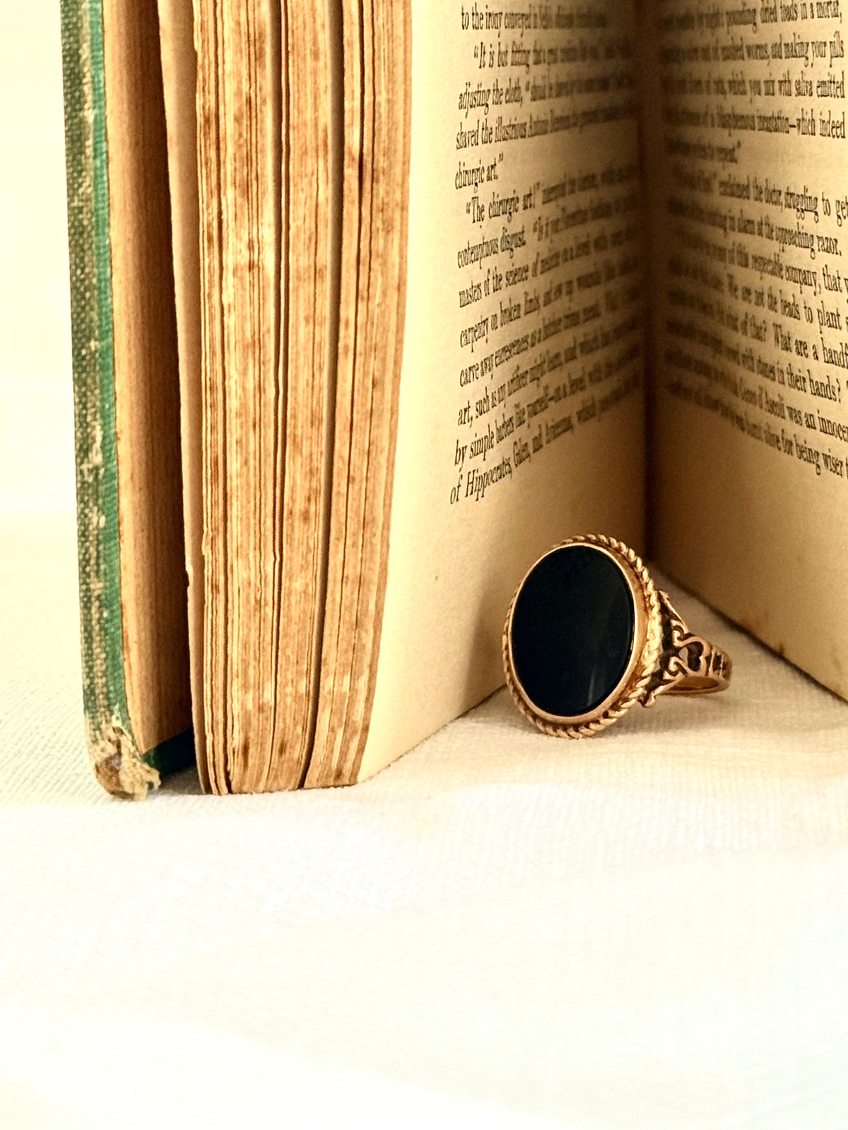 .1920s .1930s .375 .9ct late Art Deco solid gold and onyx gemstone classic Signet rose gold signet ring