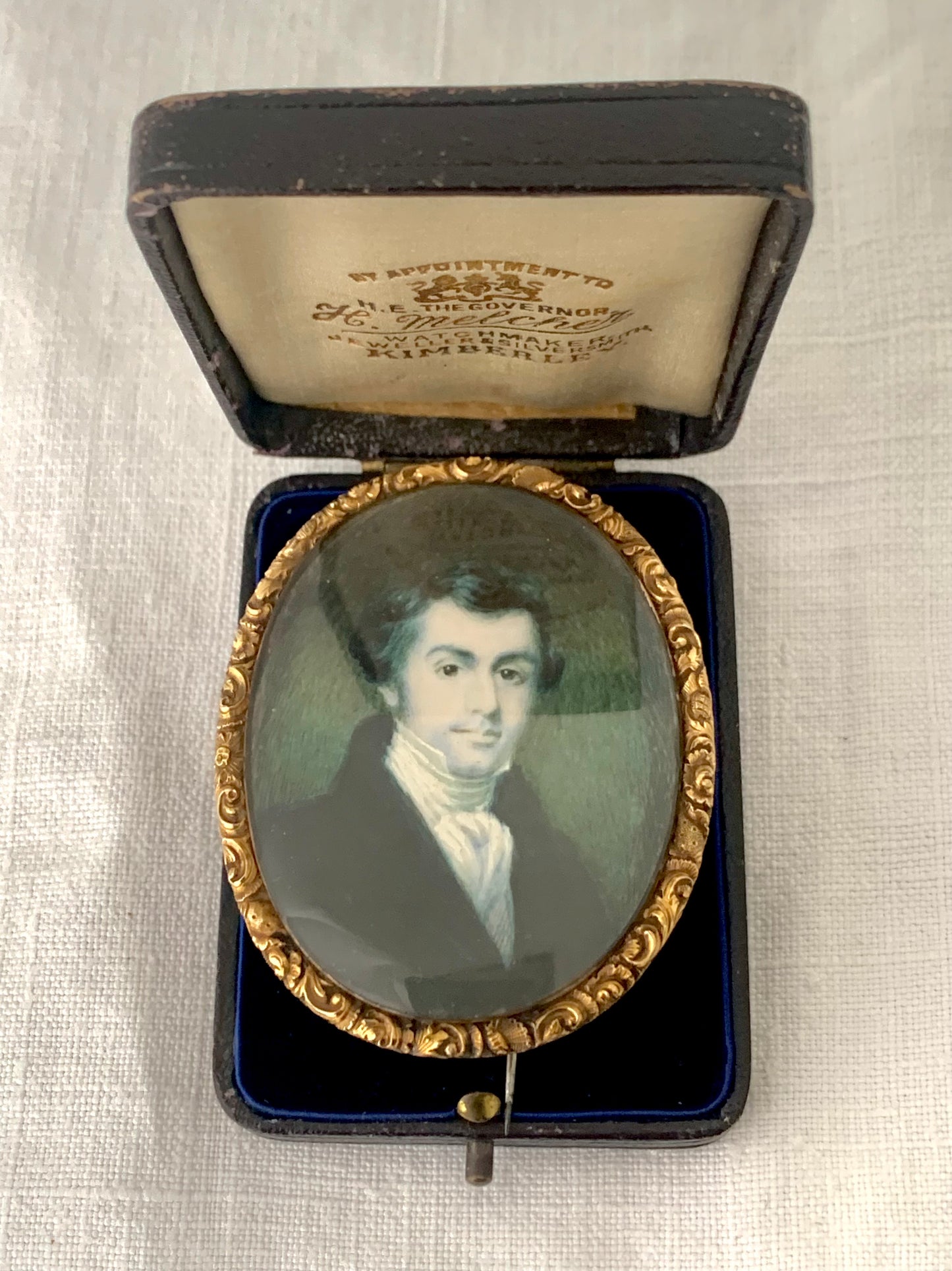 .1835 .18ct gold Georgian 17 June 1835 solid gold exceptional Georgian miniature English Gentleman hand painted Portrait Mourning wall art brooch and Pendant