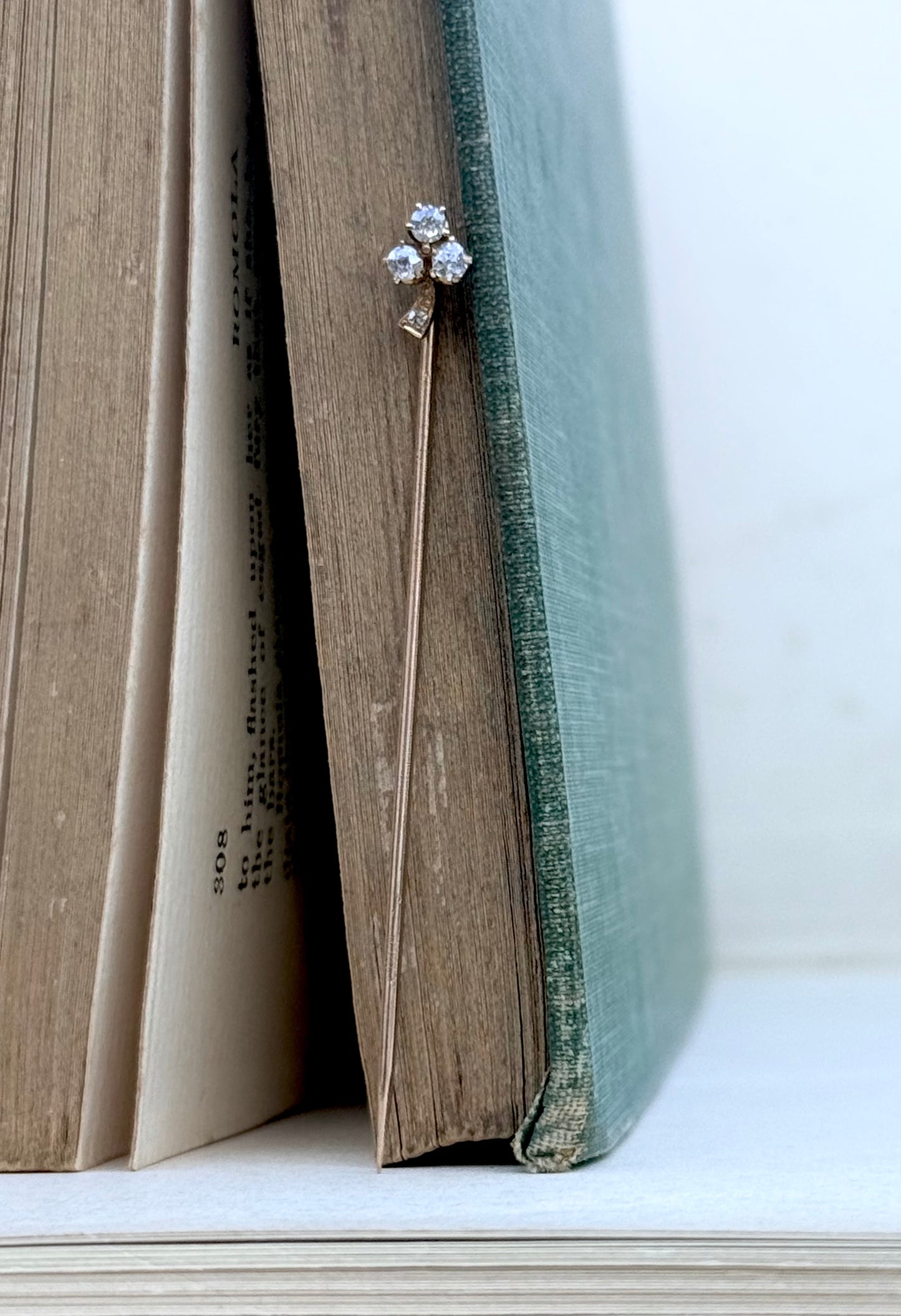 .14ct .1900s .1910s .3 leaf clover .4 diamond antique treasured hope faith love gold lapel stick pin