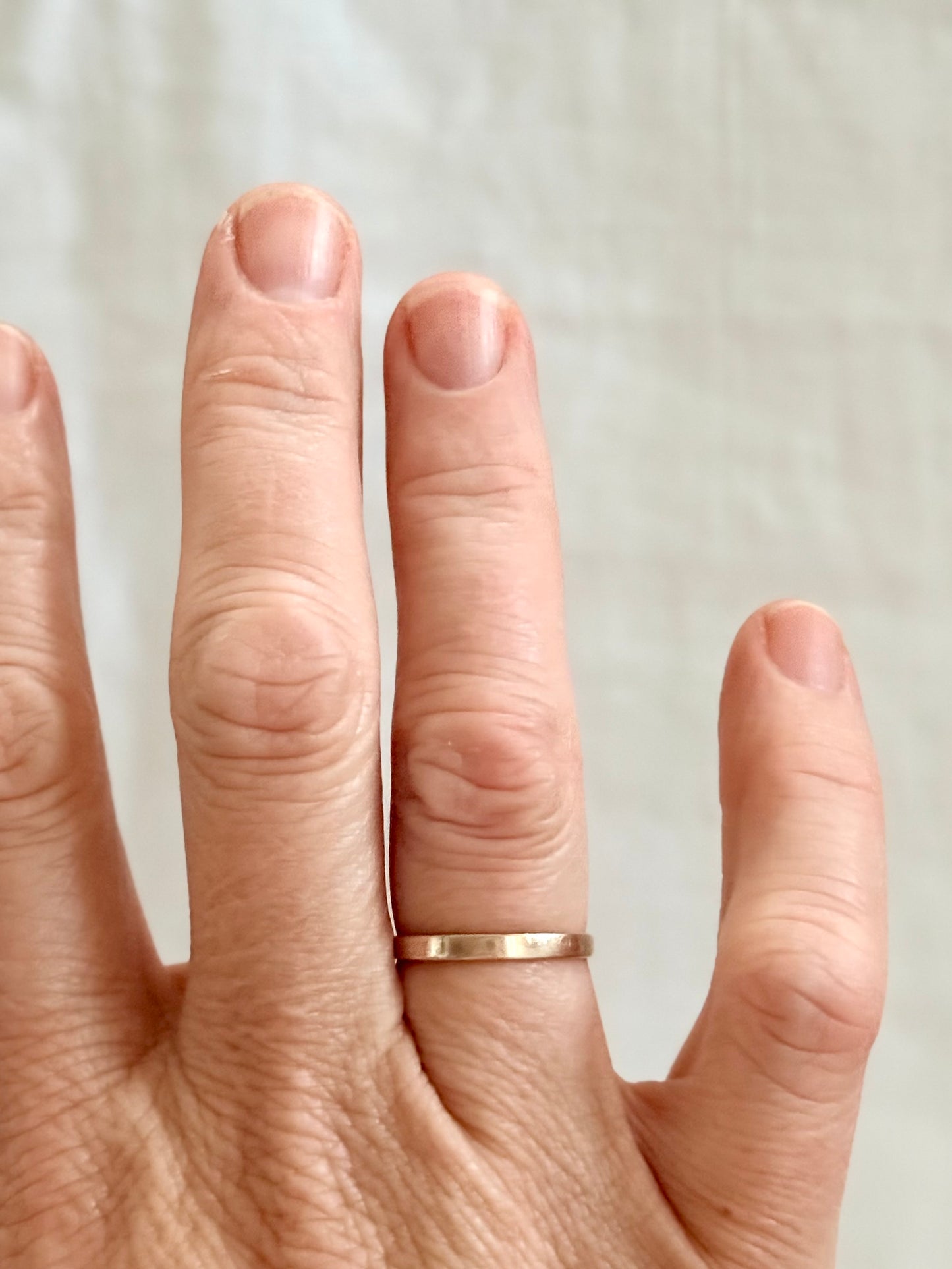 .1940s .1960s .375 .9ct buttery yellow gold ring band
