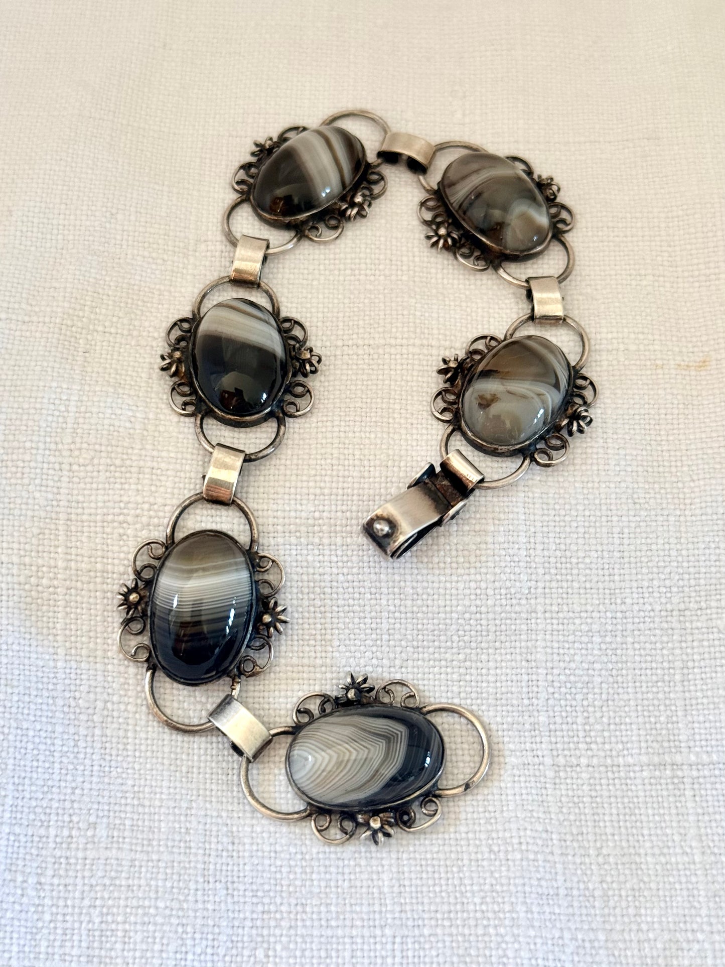 .1950s .1960s .6 Agate gemstone .925 silver artisan made Botswana Agate cabochon bracelet