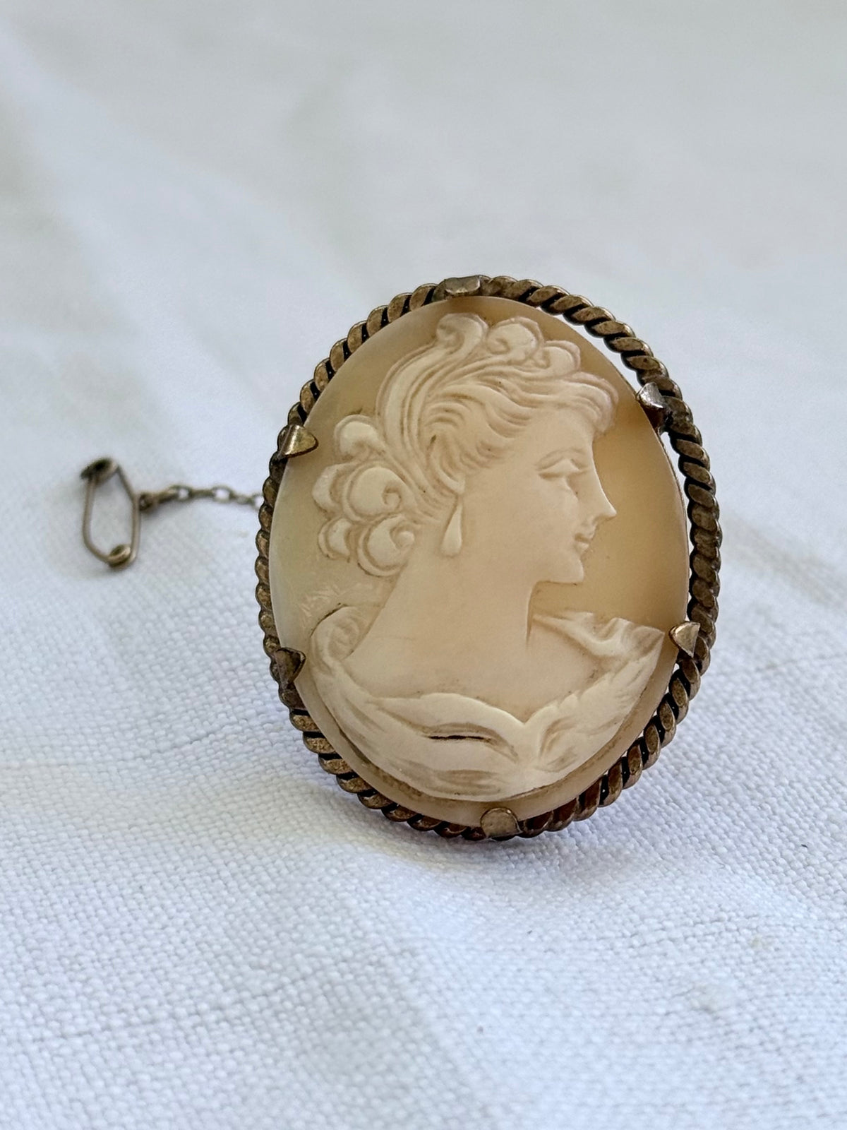 .1930s .1940s Cameo hand carved elegant dame Shell gold Brooch rolled gold brooch pendant