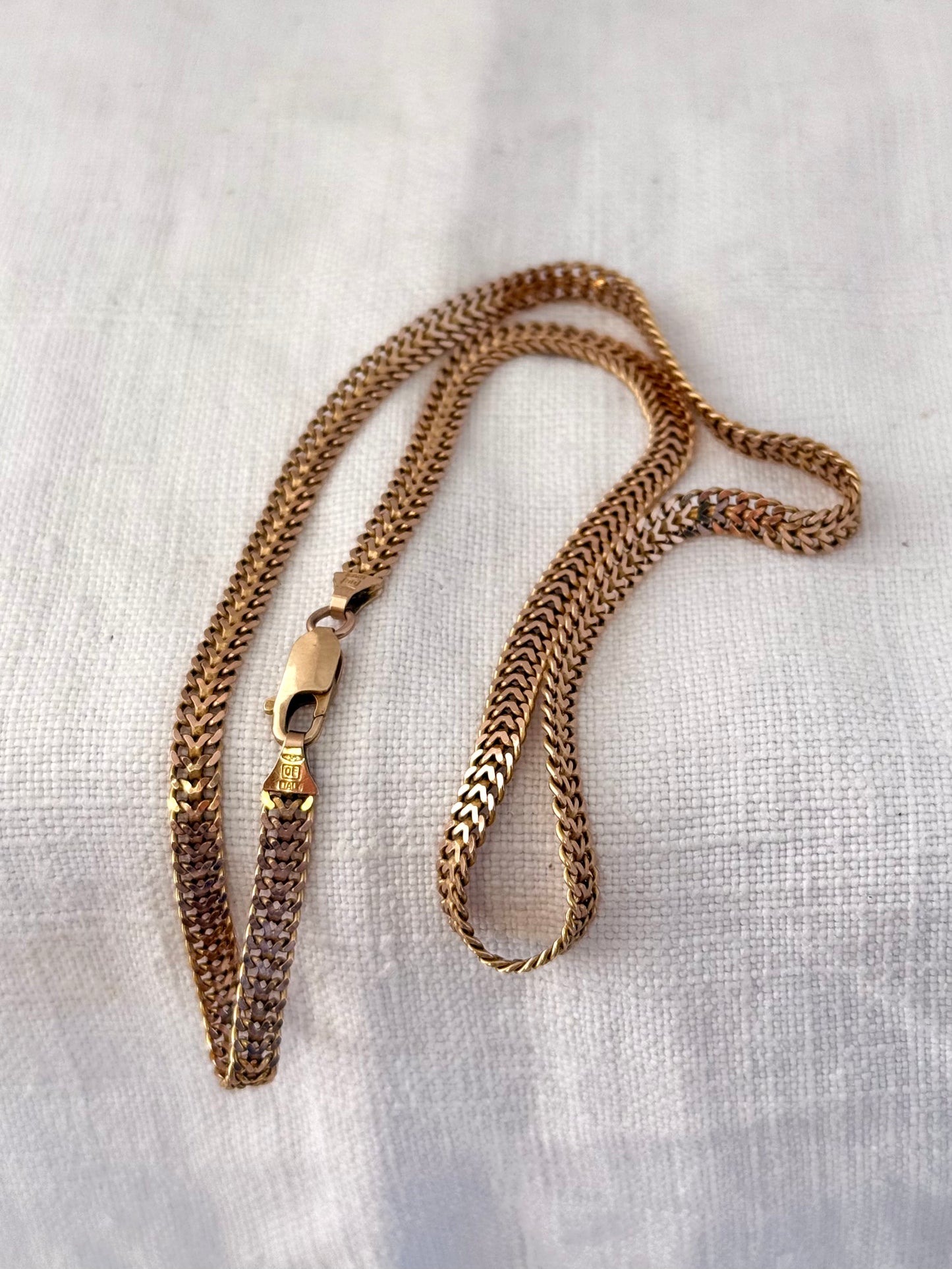 .1970s .375 .42cm long .9ct gold modernist Italian flat Franco link track link luxury classic yellow gold chain necklace