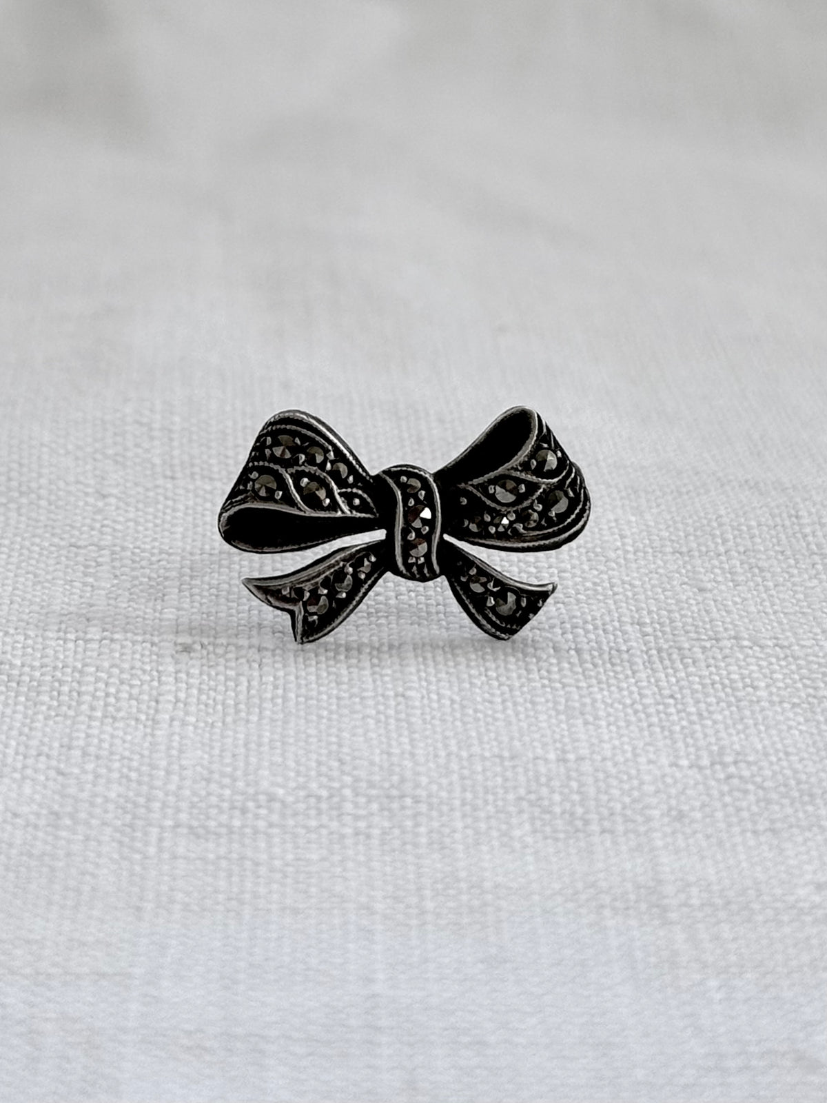 .1930s .1940s Art Deco revival Bow Ribbon silver Marcasite gemstone micro sweetheart brooch lapel pin