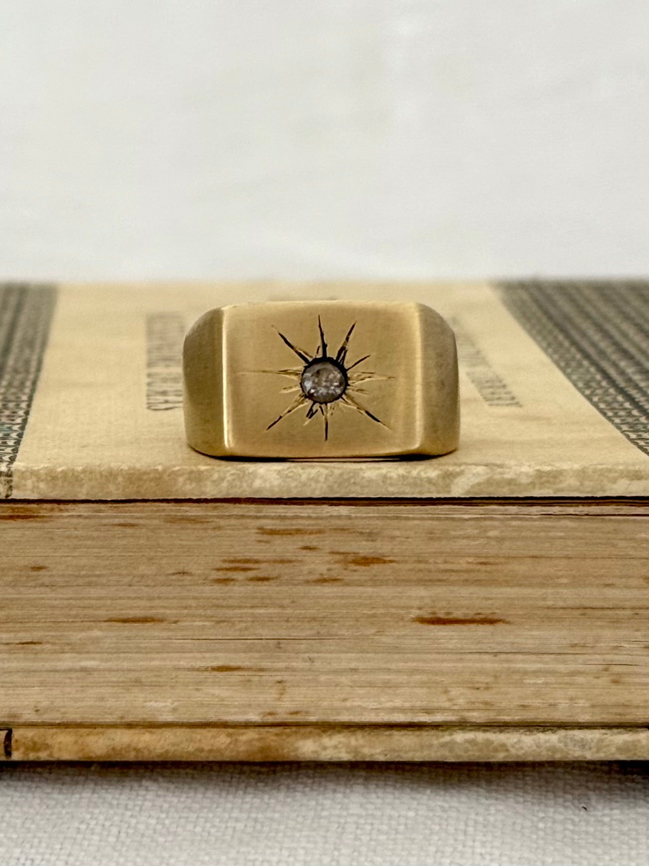 .1970s Gold tone Brass solid chunky signet ring with star burst diamond cut gem