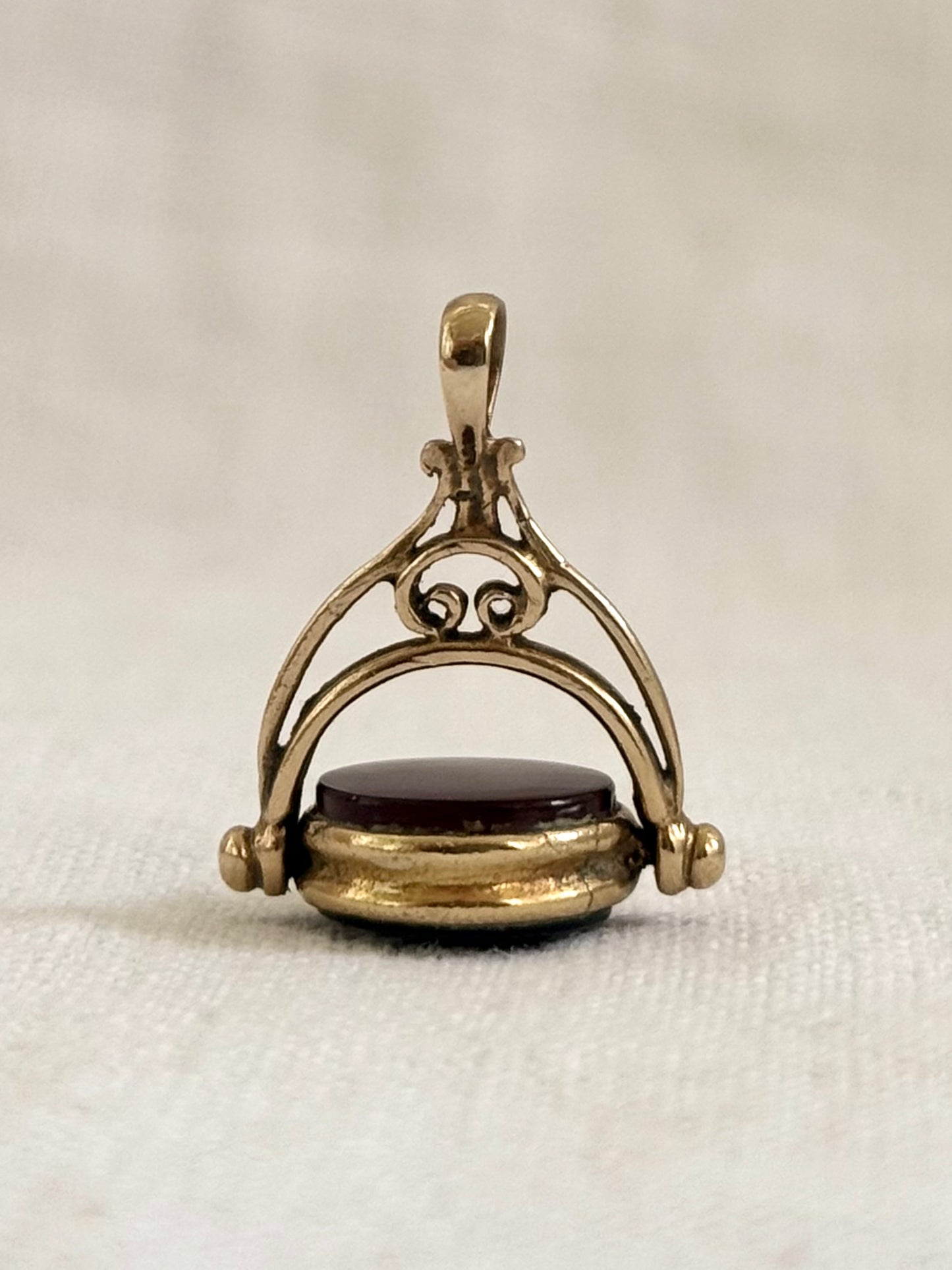 .1900s .375 .9ct gold antique revival carnelian and onyx gemstone double swivel fob charm pendant