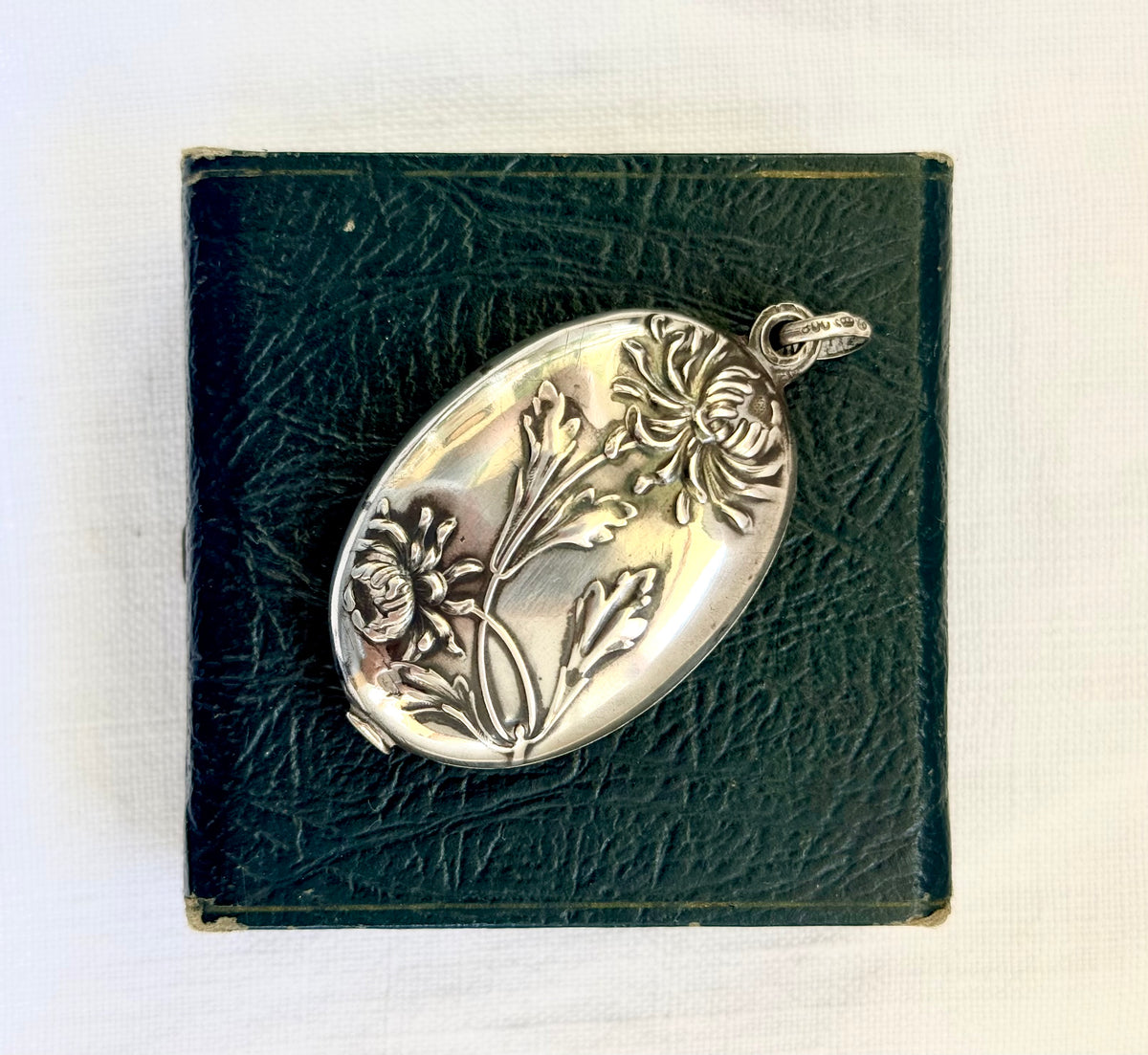 .1890 .1900 Art Nouveau .800 German Jugendstil magnificent Chrysanthemum flower mirror locket pendant