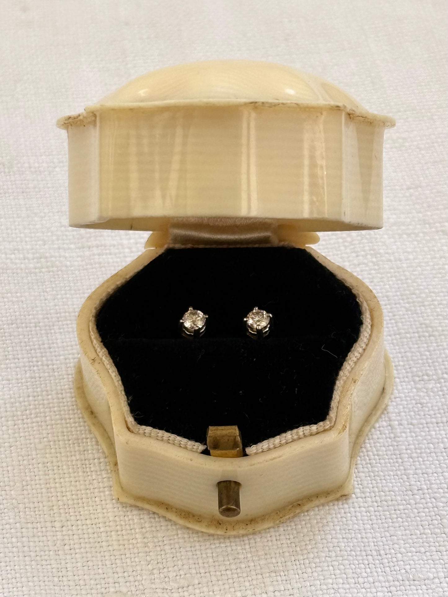 .0.2ct .375 .9ct white gold diamond solitaire classic luxury post stud earrings