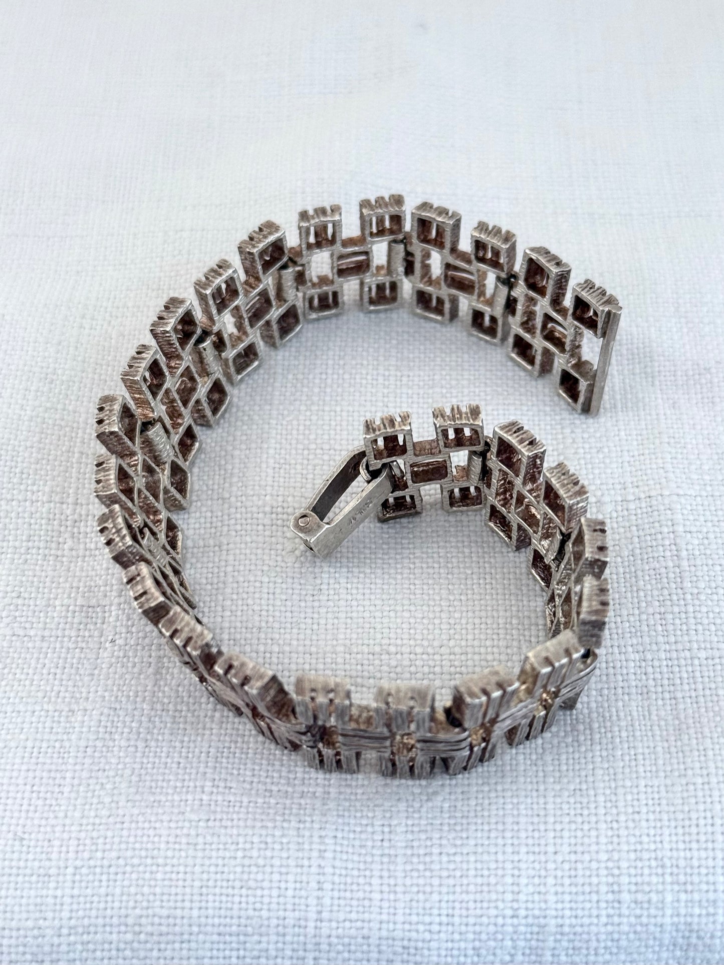 .1950s .925 Brutalist silver rectangular hinged segment silver bracelet