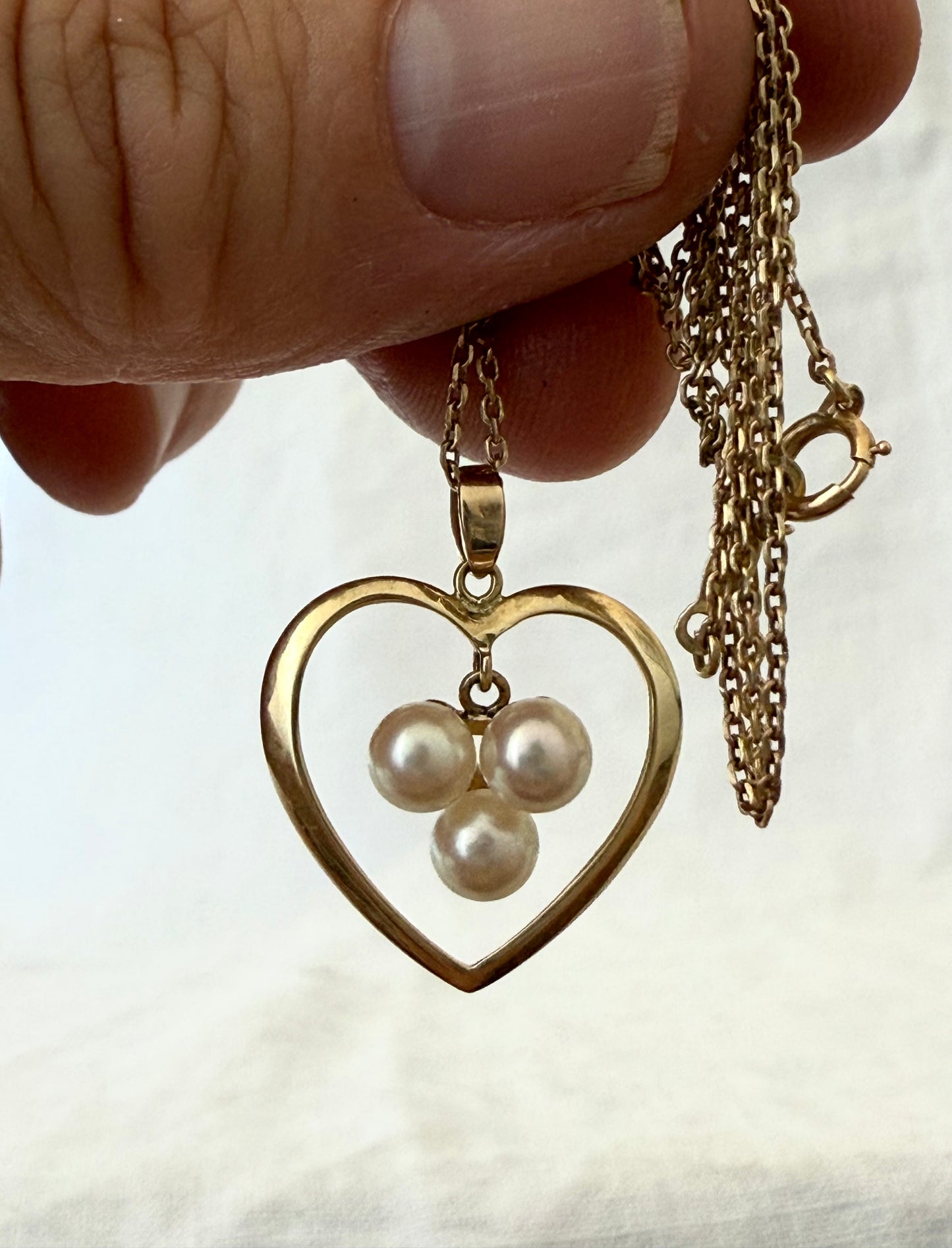 .14ct .585 gold MIKIMOTO designer marine cultured pearl collectors Mikimoto 14k gold and 3 Akoya white pearls heart pendant and chain necklace