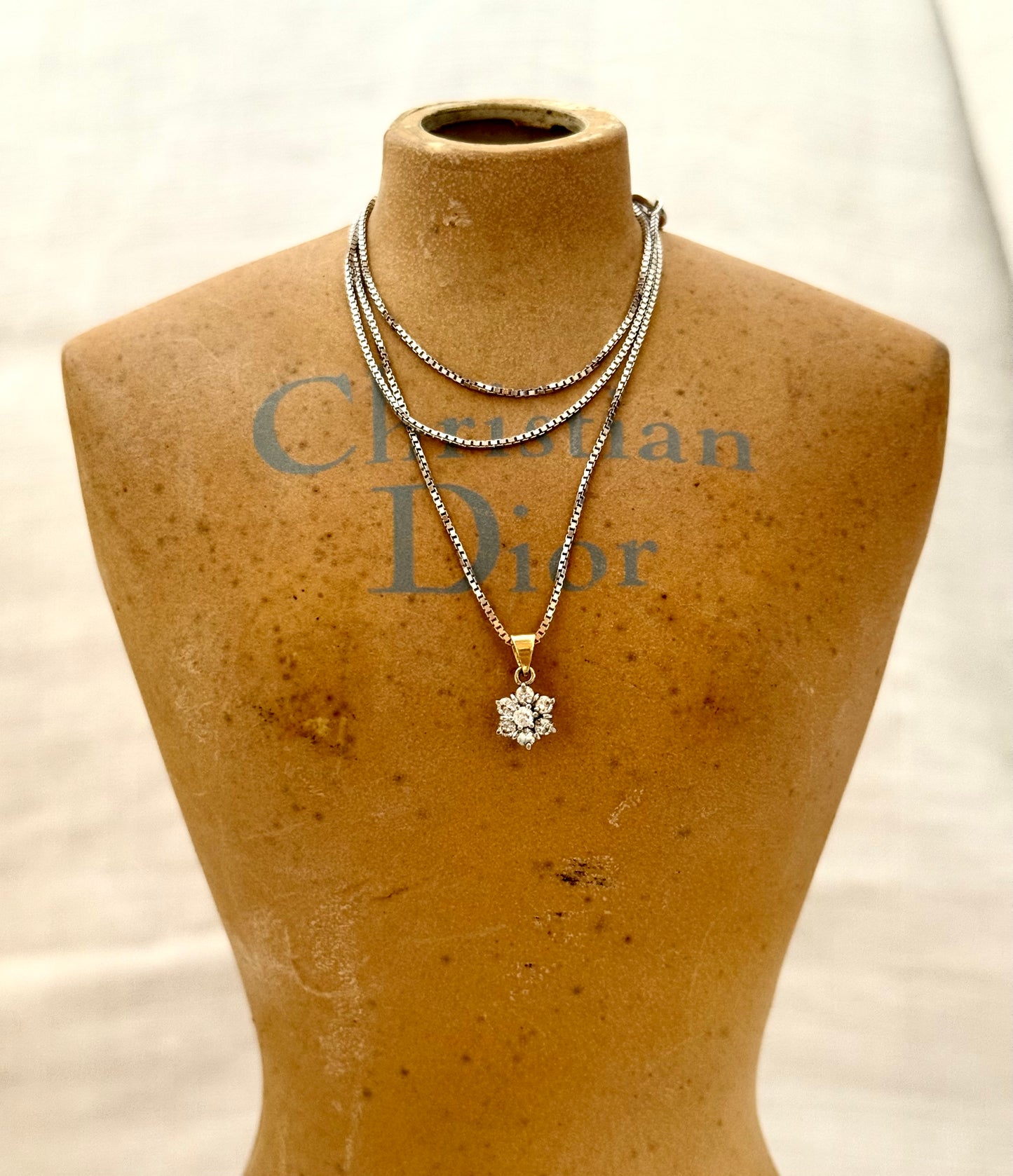 .1970s .375 gold 7 diamond star flower luxury gold pendant on modernist white gold box chain necklace