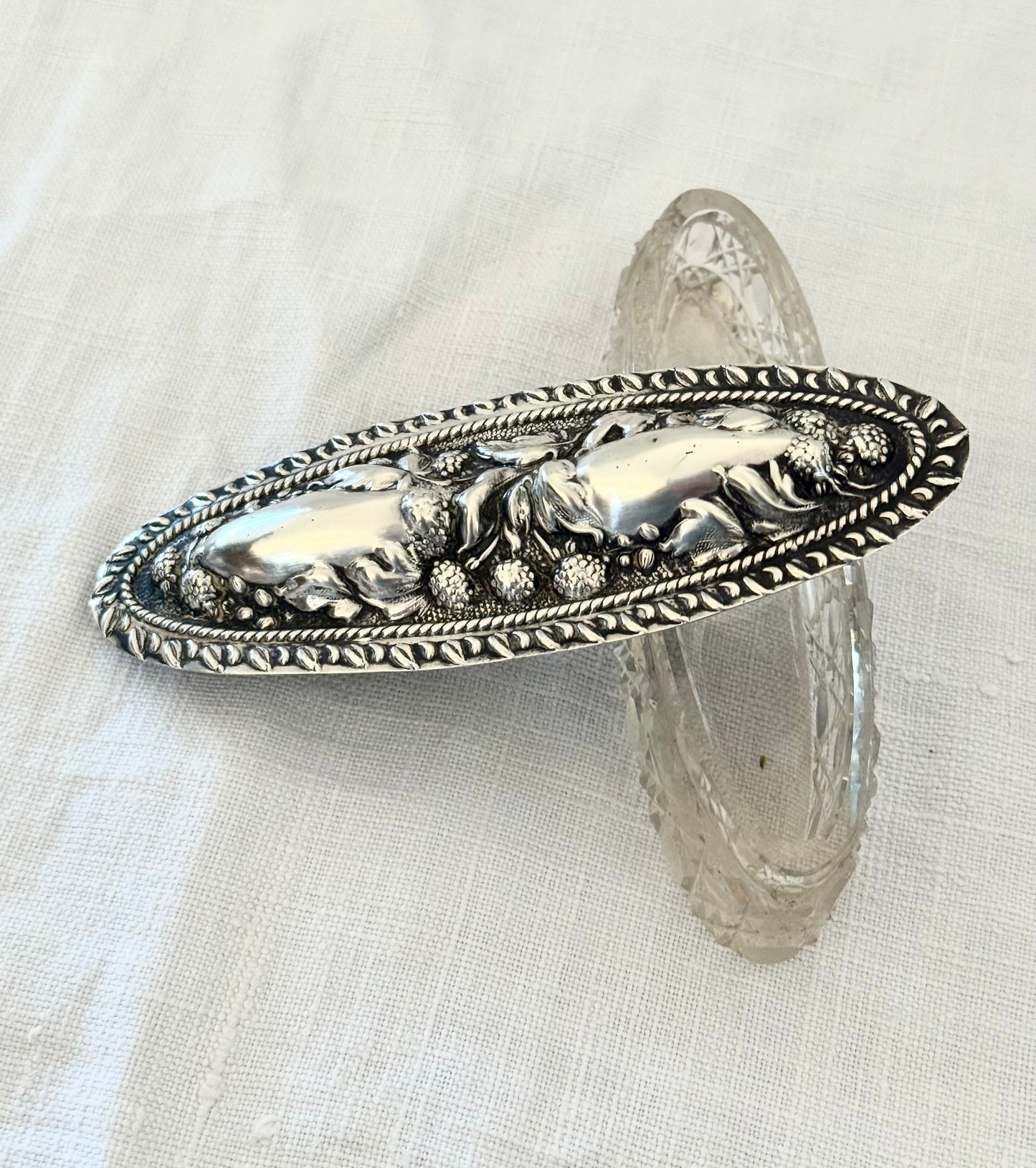 .1909 .925 Art Nouveau Edwardian antique Blue berry and leaf repousse exceptionally beautiful Birmingham silver and cut glass vanity hair pin trinket dish