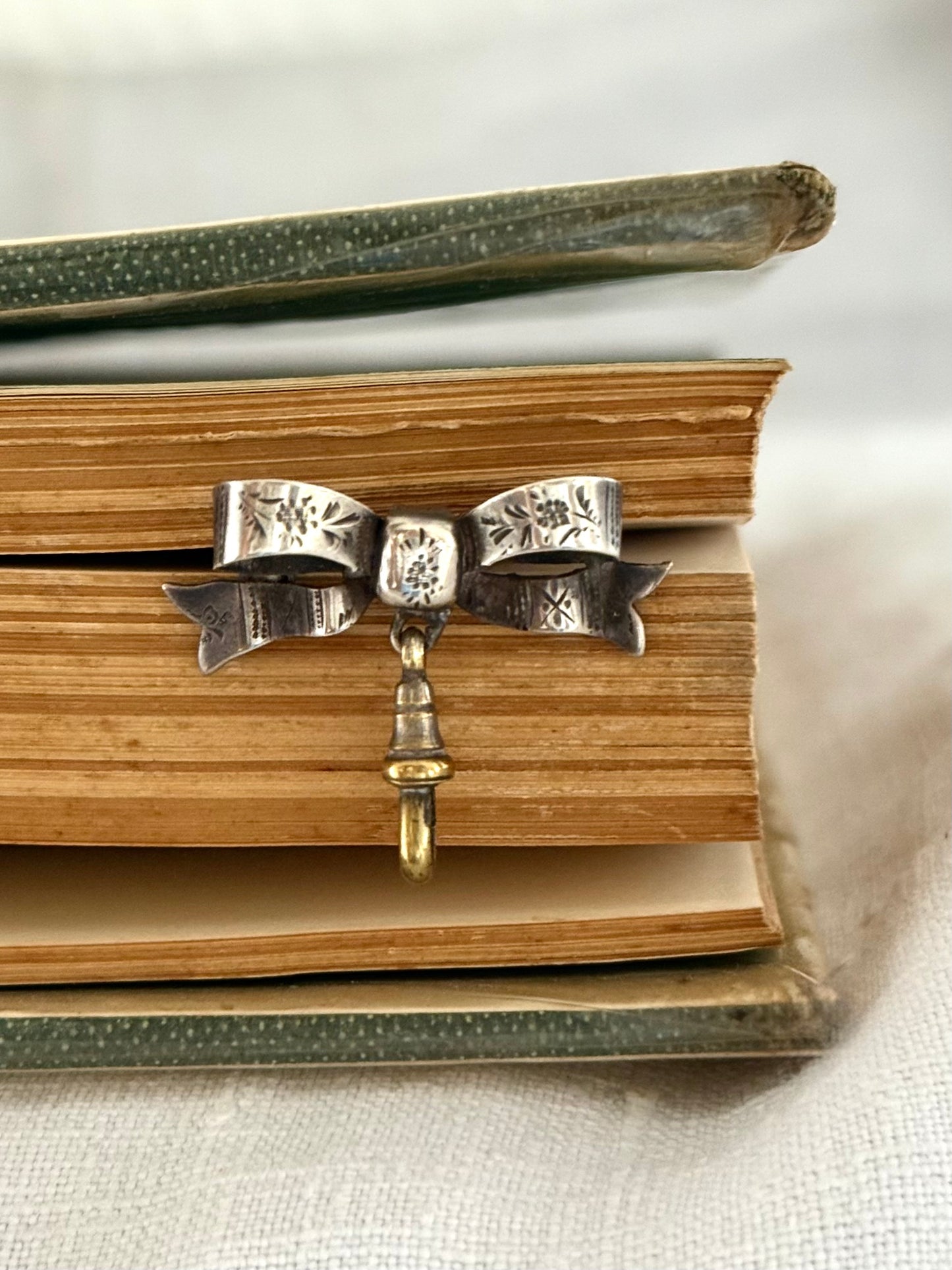 .1912 .925 antique Bow Ribbon original Chester hallmark silver sweetheart lapel fob watch brooch pin