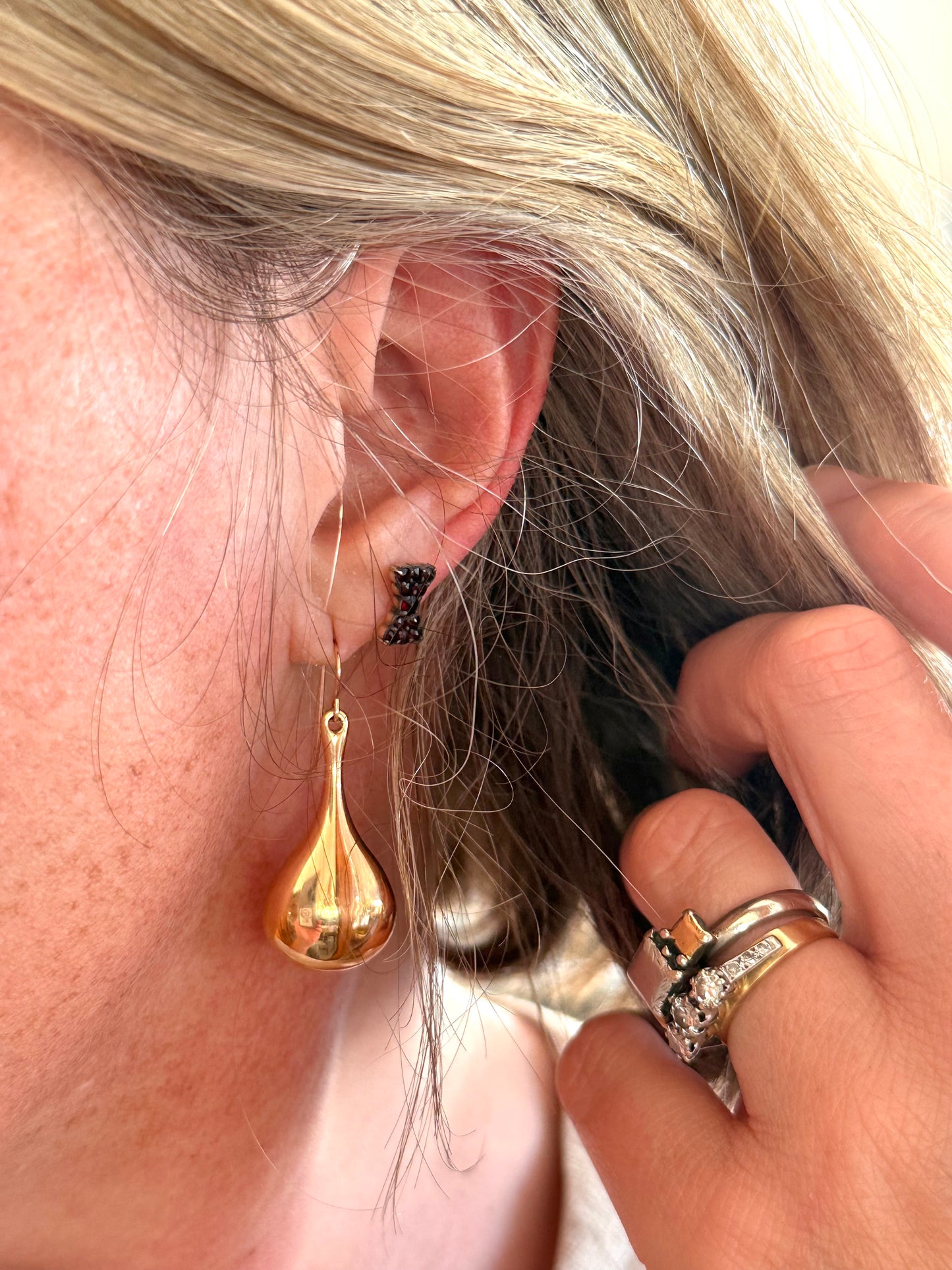 .14ct .1990s .585 architectural form designer Italian Milor modern 14k high carat rose gold teardrop dangle shaped oversized Milor designer rose gold drop earrings