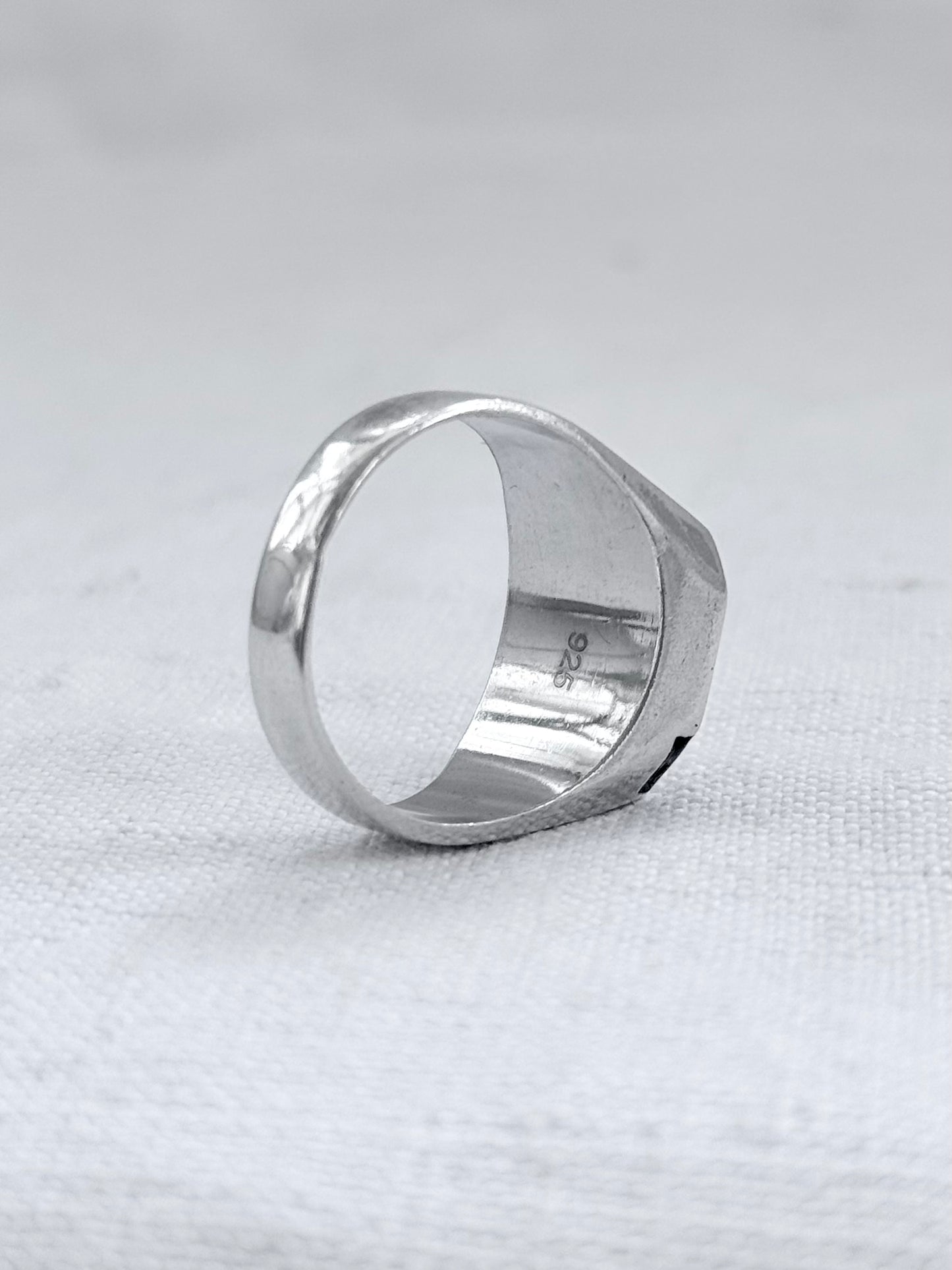 .2000s .925 modernist South African designer Onyx gemstone sterling silver signet geometric seal ring