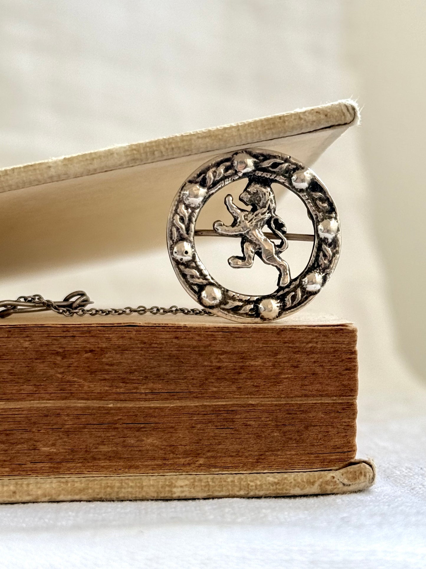 .1940s .925 antique revival Scottish silver Lion Rampart heritage Celtic rope wreath Royal Arms of Scotland brooch