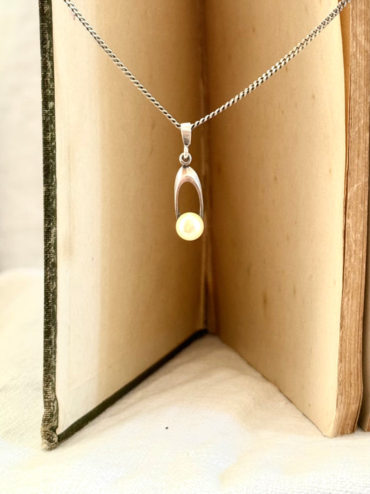 .1950s .925 modernist luxury pearl and silver classic mid century modern solid curb chain necklace