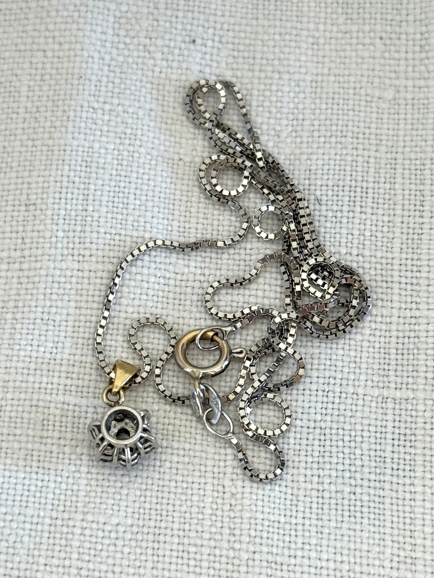 .1970s .375 gold 7 diamond star flower luxury gold pendant on modernist white gold box chain necklace