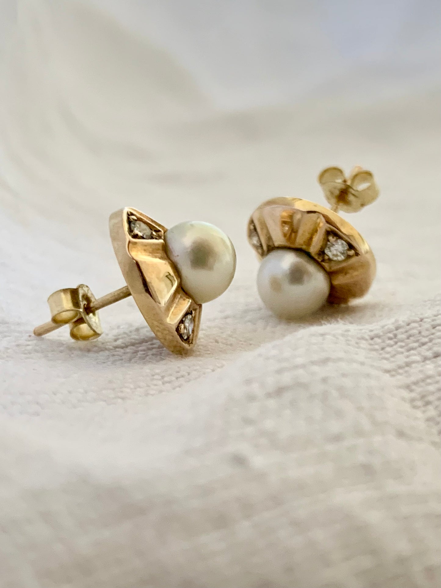 .375 2 Pearls 6 diamond classic 9ct yellow gold luxury circle post stud push in earrings