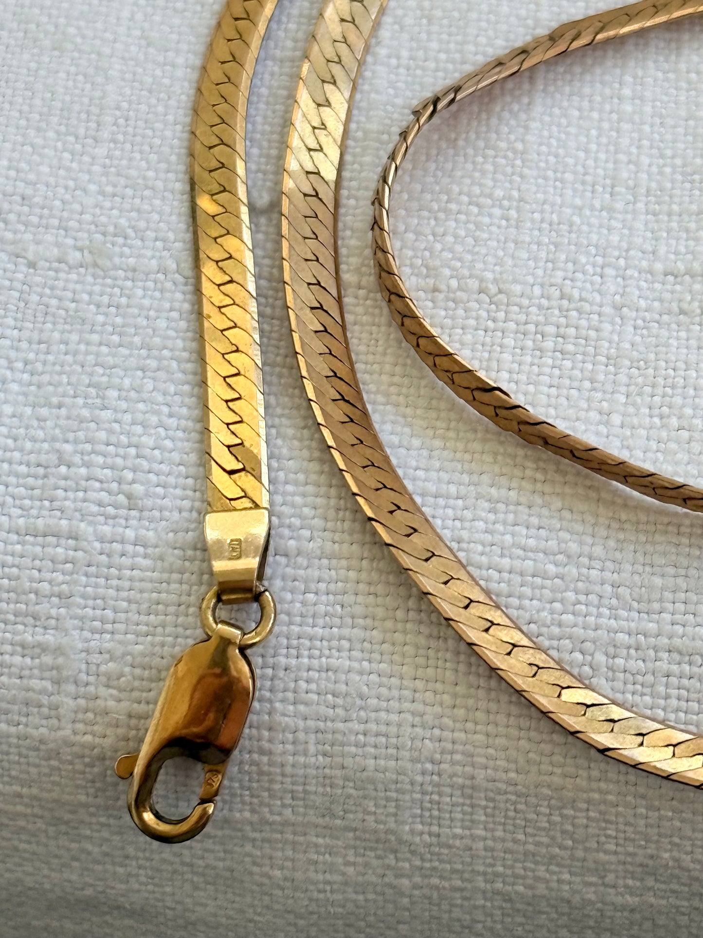 .1970s .1980s .375 .4mm wide .47cm long .9ct gold modernist Italian flat link luxury classic snake chain yellow gold chain necklace