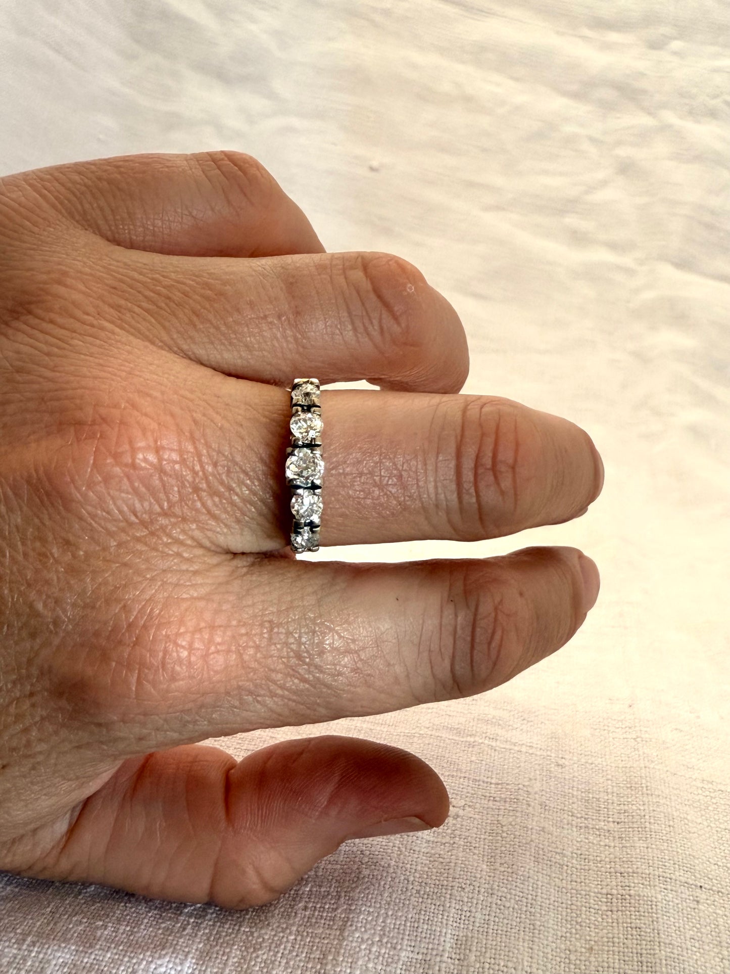 .750 18ct yellow gold 0.94ct weighted luxurious 5 diamond half eternity glorious heirloom ring