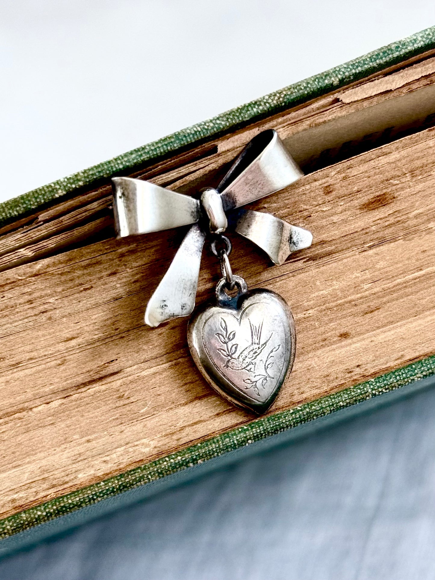 .1940s .1950s .925 Sweetheart heart and bow Swallow sentiment love token brooch