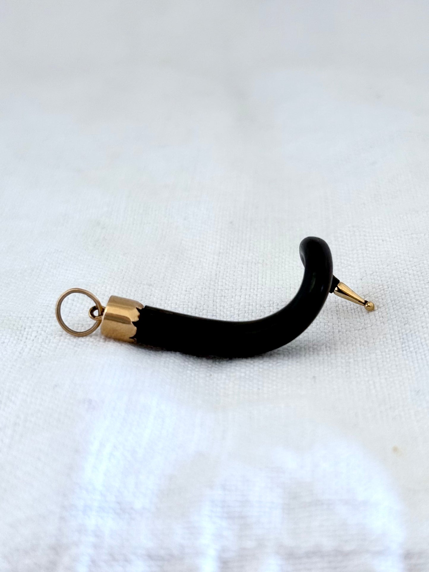 .14ct .1880s .1920s .585 gold and natural spiral twist horn amulet pendant