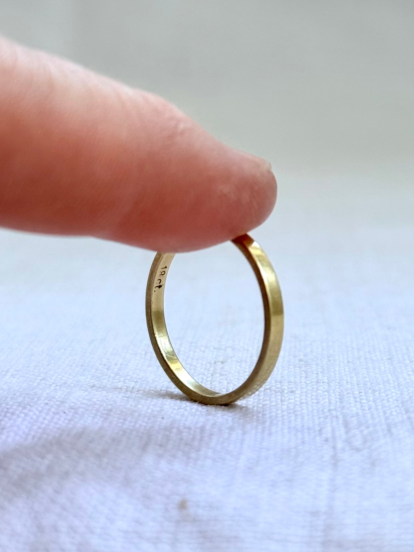 .18ct .1900s .1940s .750 rich high carat yellow gold ring band