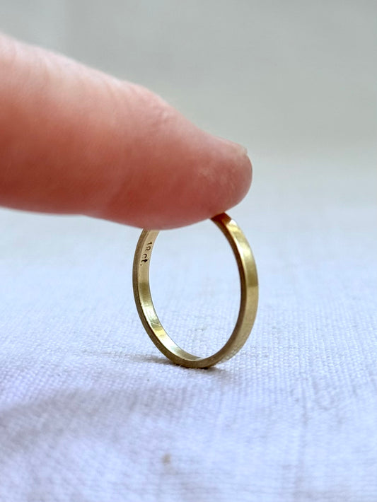 .18ct .1900s .1940s .750 rich high carat yellow gold ring band