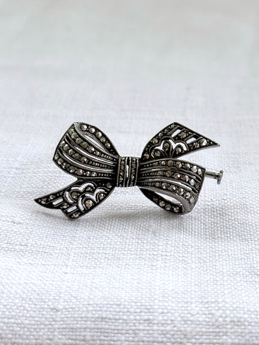 .1920s .1930s .800 Art Deco French Paris Bow Ribbon silver Marcasite gemstone sweetheart brooch