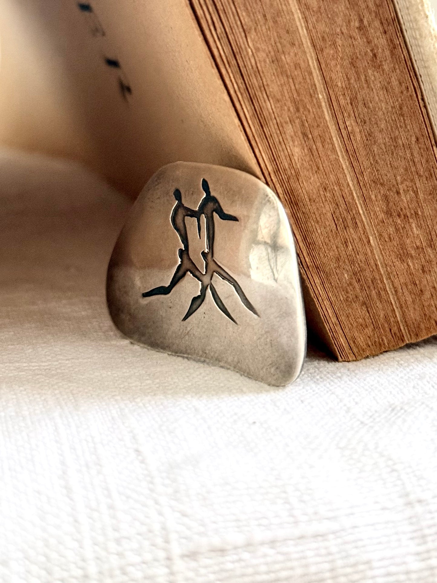 .1960s .1970s .925 silver artisan made South African retro Modernist Africa Khoisan Khoi Busman painting brooch