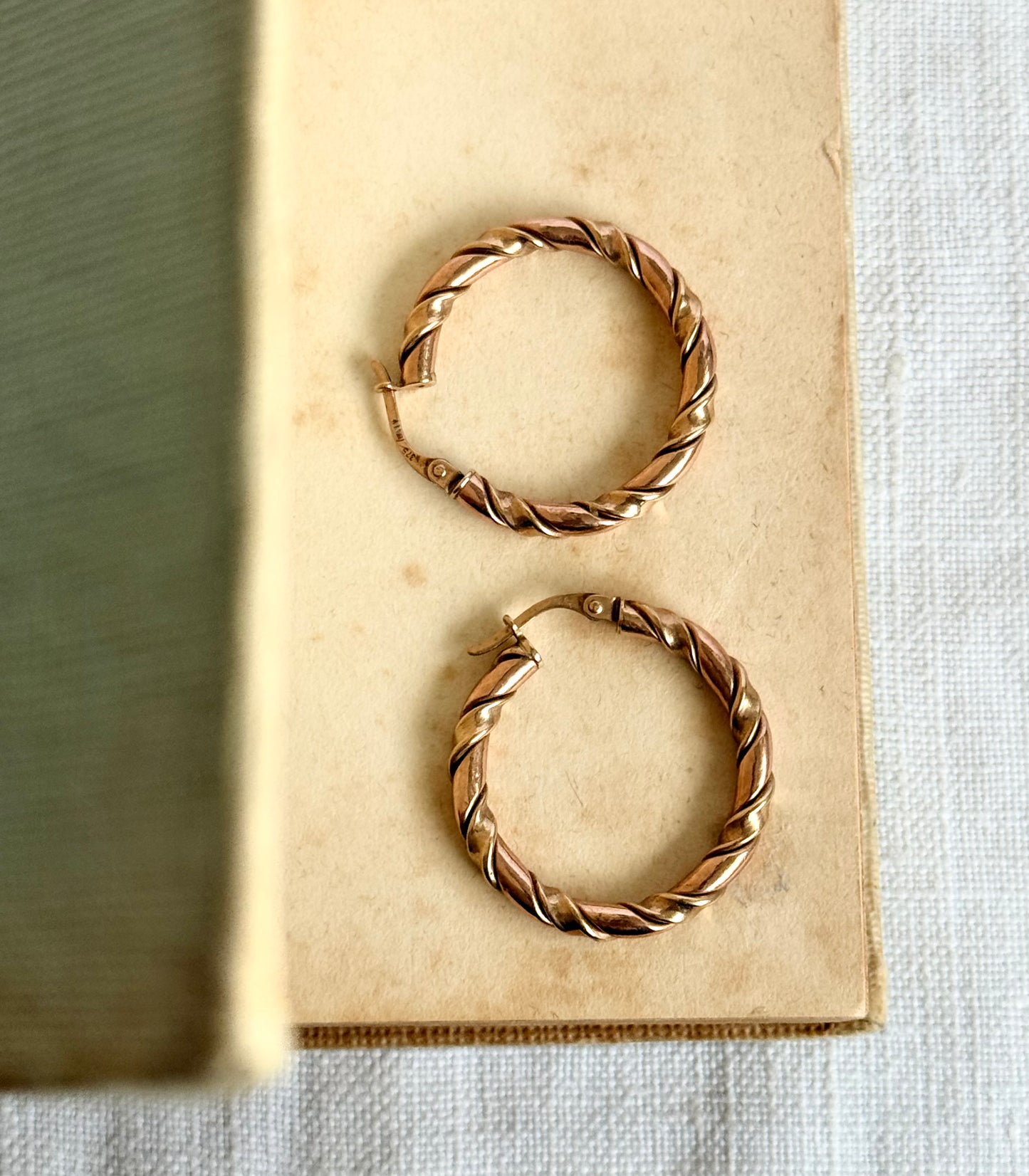 .26mm diameter .375 .9ct rose gold and yellow gold twist twirl fancy two tone 9ct gold medium sized hoop huggy gold earrings