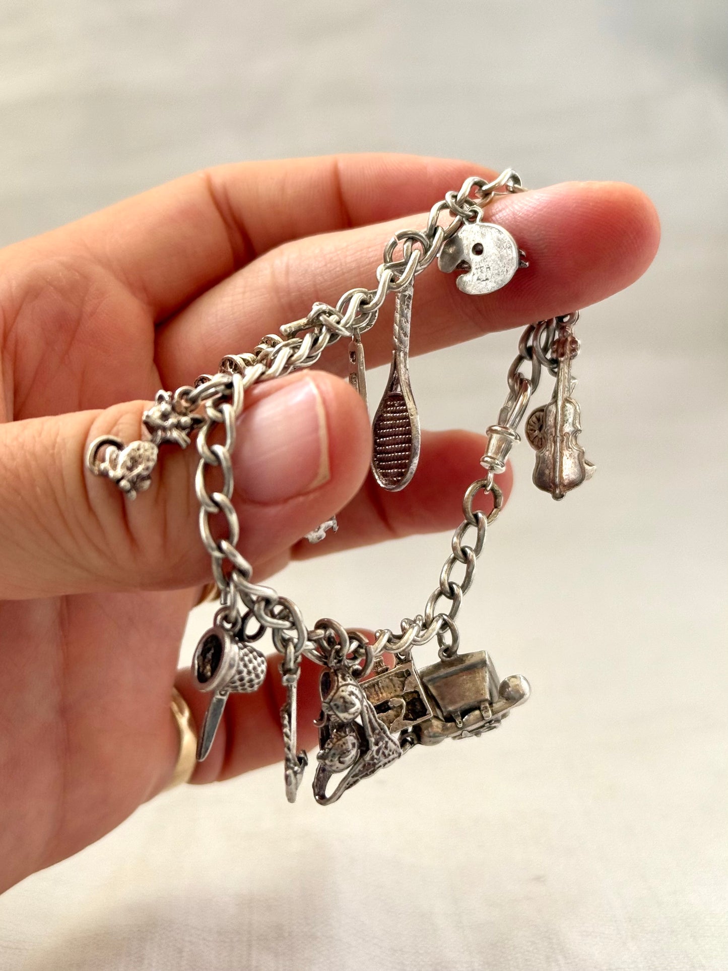 .14 charms .1970s .925 dangly keepsake charm bracelet