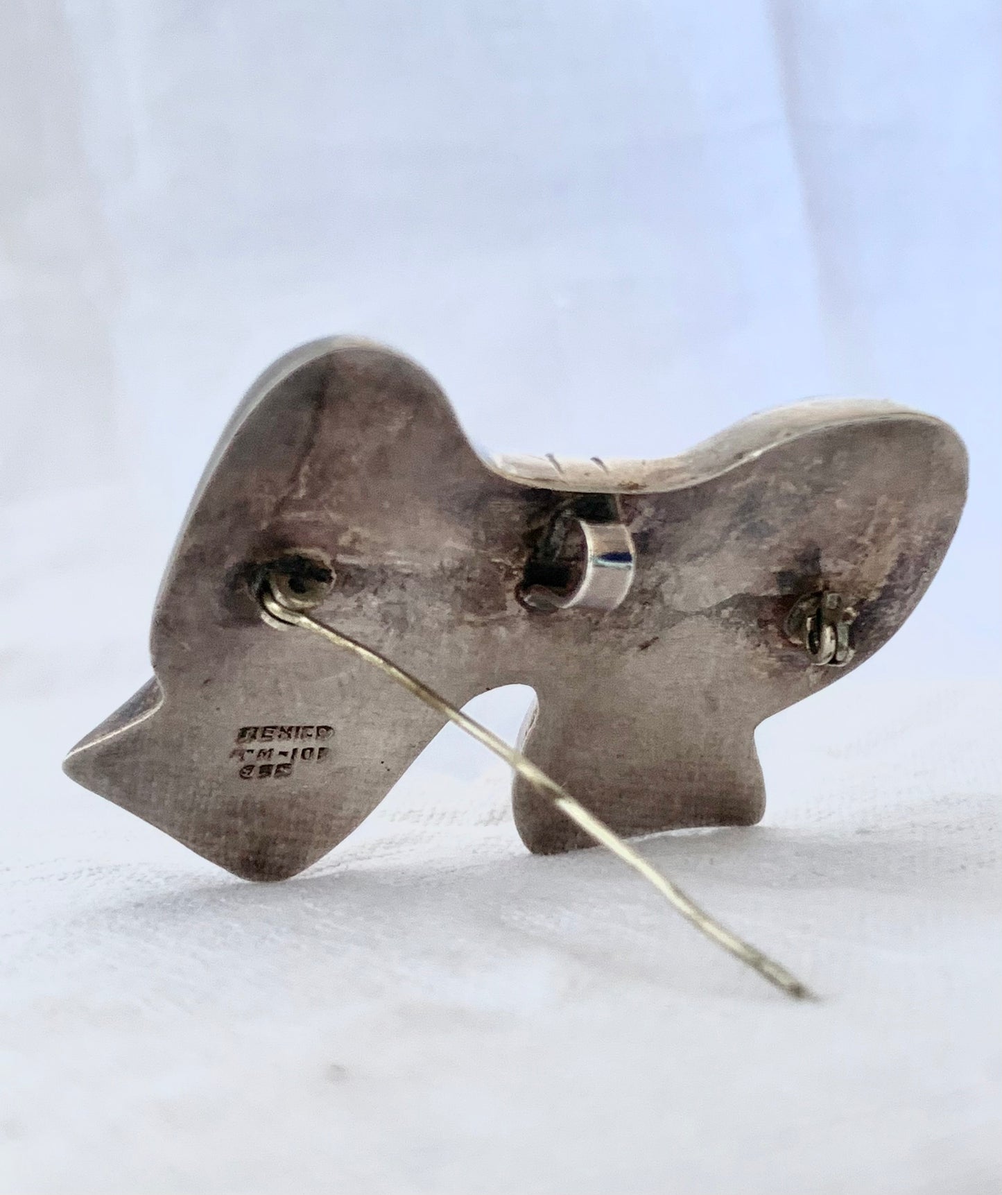 .925 1970s 1980s Mexican Mexico silver collectors oversized large retro fantastic bow ribbon statement pendant brooch.