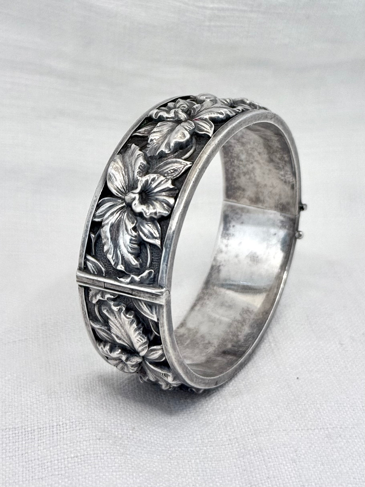 .1930s .1940s Daffodil bouquet floral Victorian revival German sterling silver romantic flower cuff clasp bangle