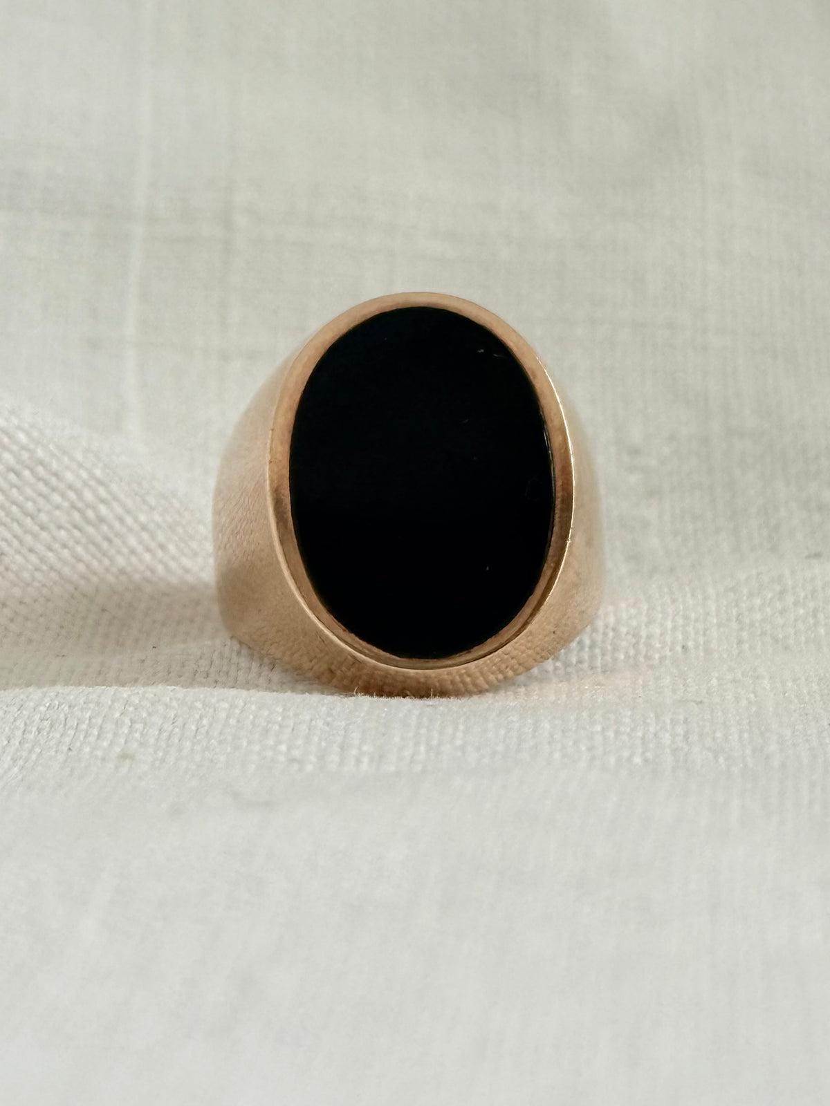 .1960s .375 .9ct black onyx large solid gold modernist oval signet seal gold heirloom unisex gold gemstone ring