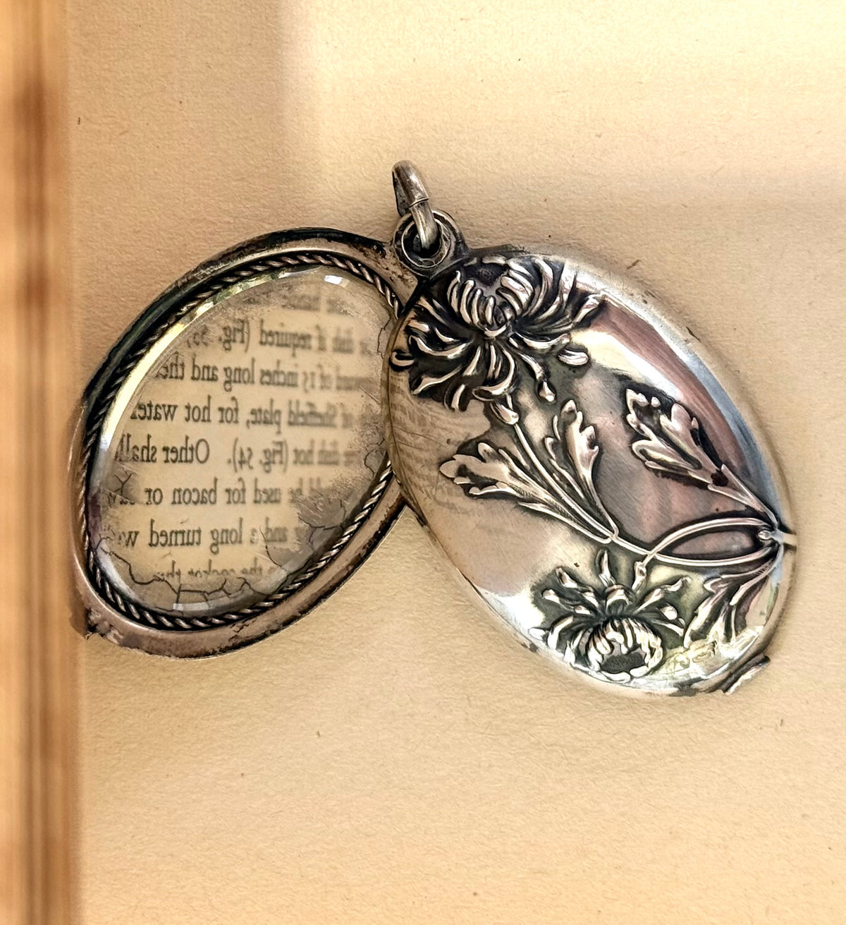 .1890 .1900 Art Nouveau .800 German Jugendstil magnificent Chrysanthemum flower mirror locket pendant