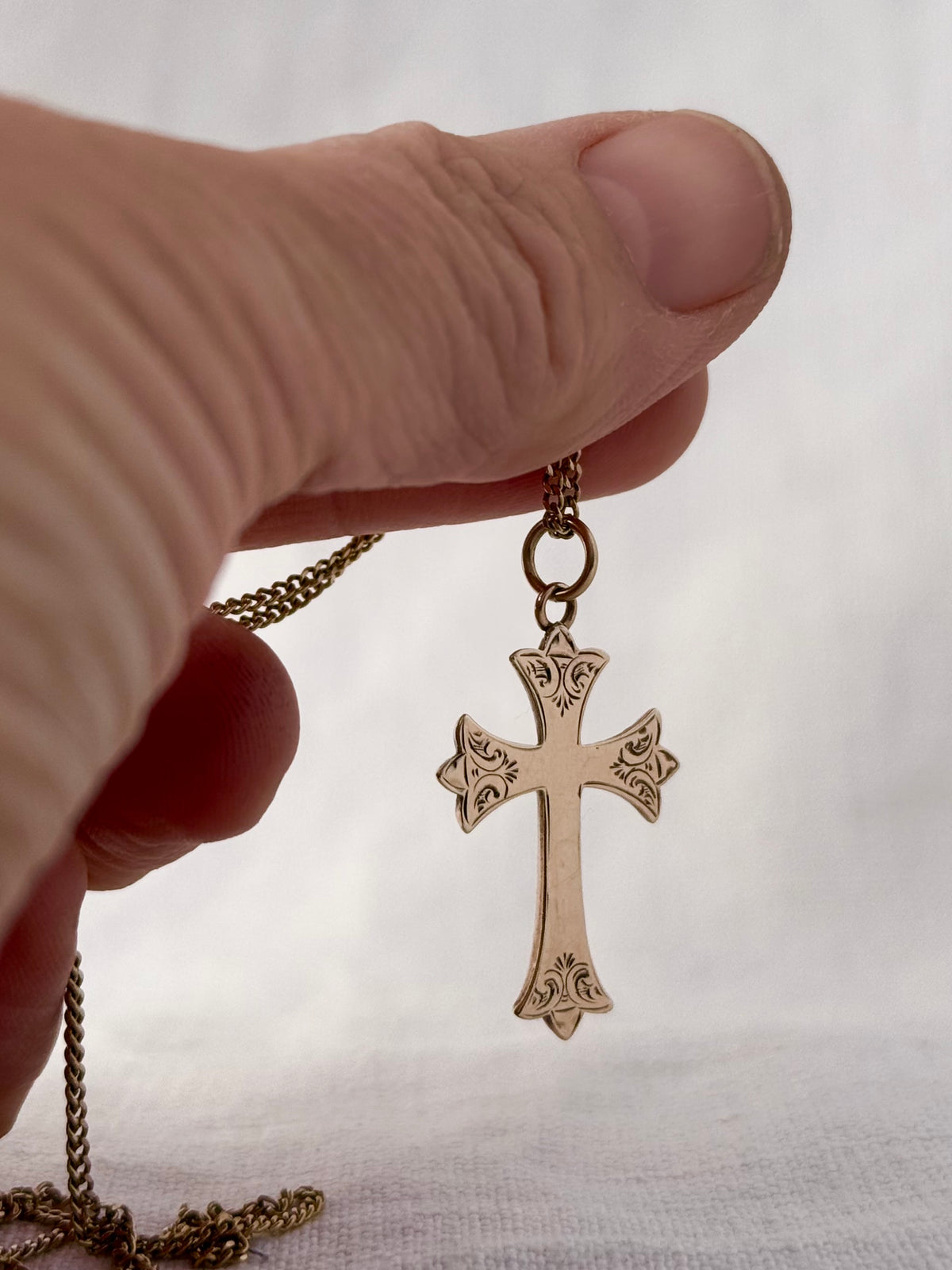 .1900s .1950s .375 .9ct antique Edwardian style gold religious faith cross gold pendant