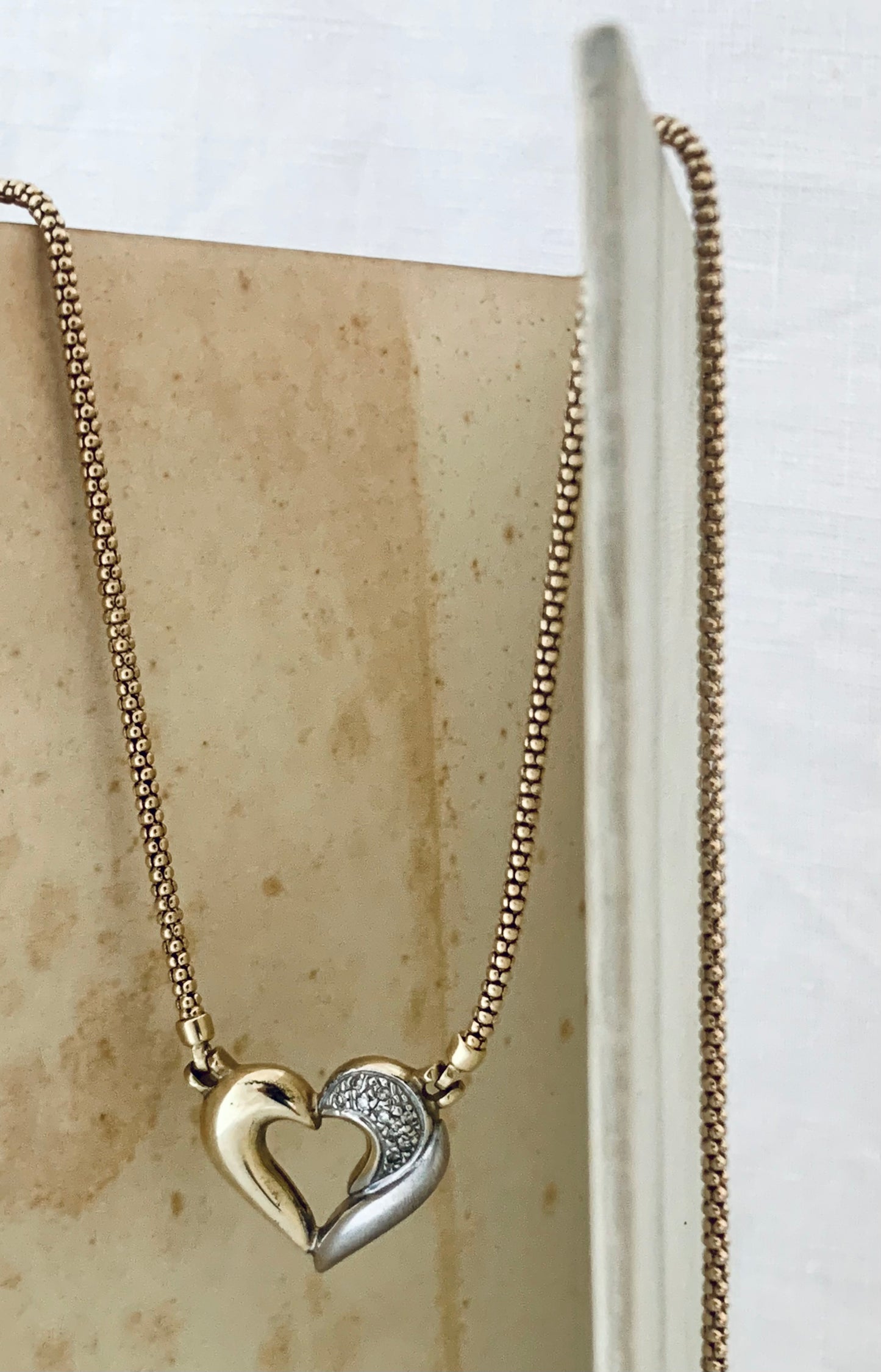 .1980s .375 9ct gold Classic retro modernist Diamond heart love token necklace