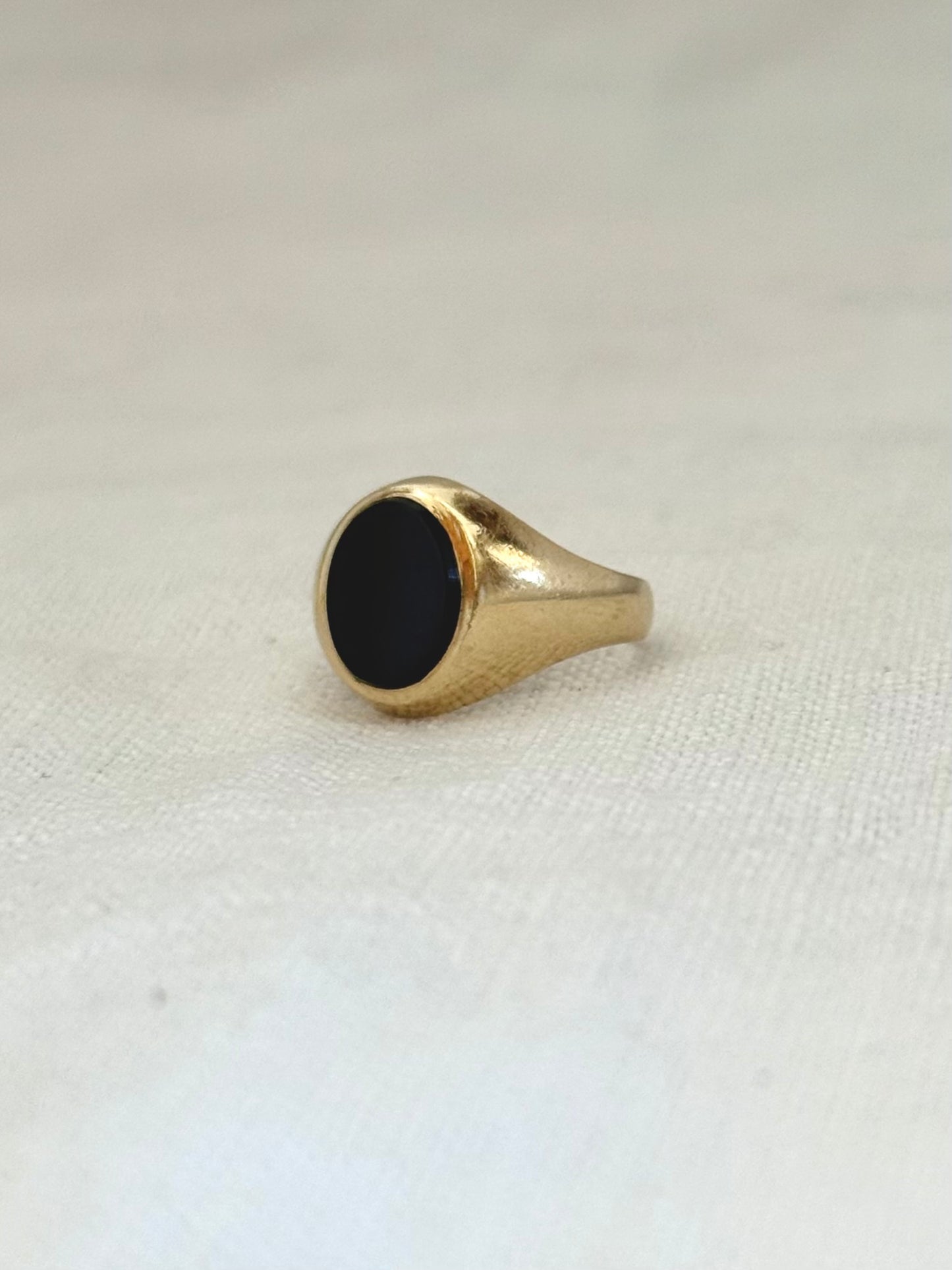 .1979 .375 .9ct black onyx gemstone modernist hallmarked 9ct gold oval signet seal unisex pinky ring
