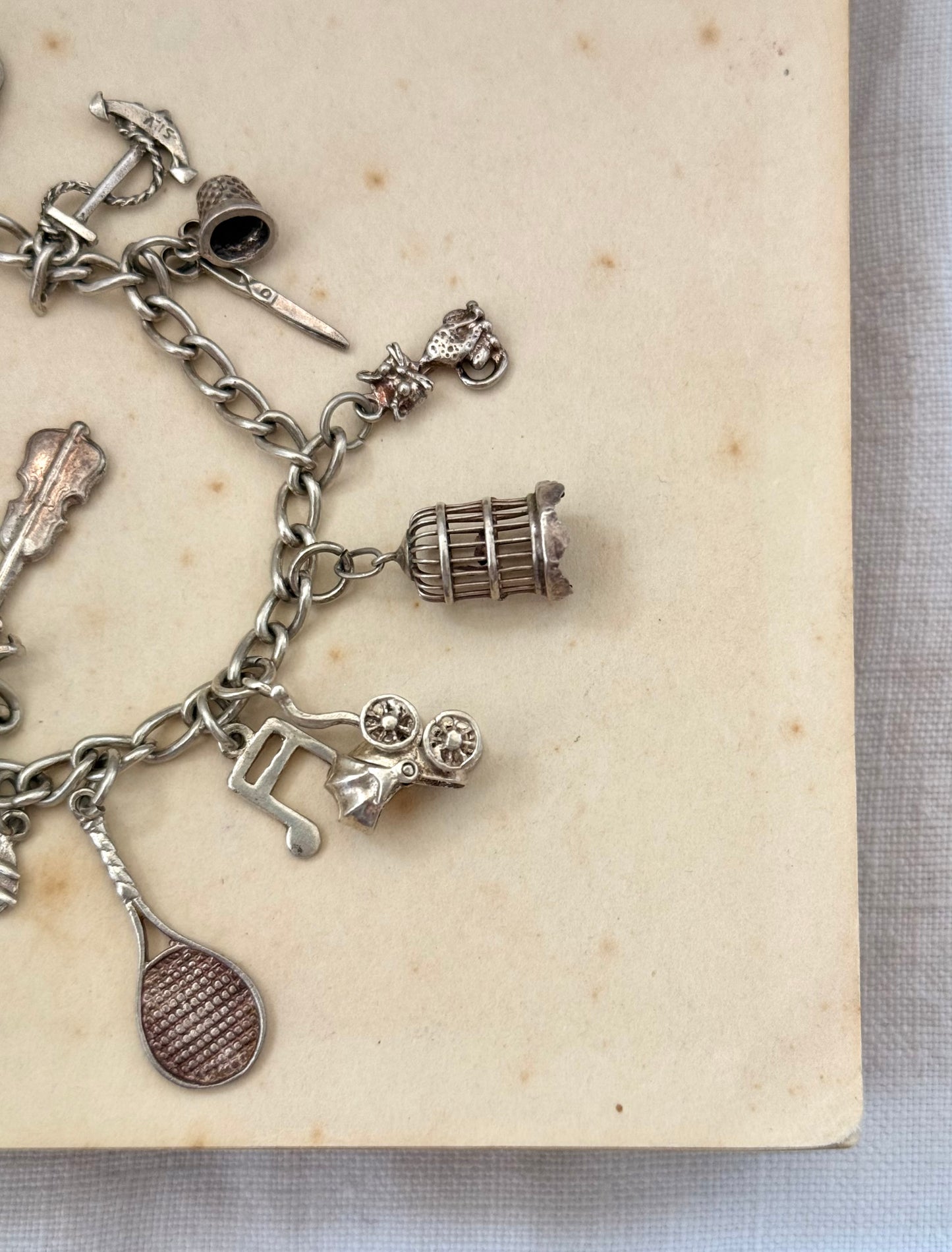 .14 charms .1970s .925 dangly keepsake charm bracelet