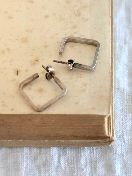 .18mm .1960s .1970s .925 silver modernist square huggy easy wear post stud push in square hoop earrings