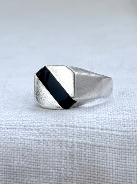 .2000s .925 modernist South African designer Onyx gemstone sterling silver signet geometric seal ring
