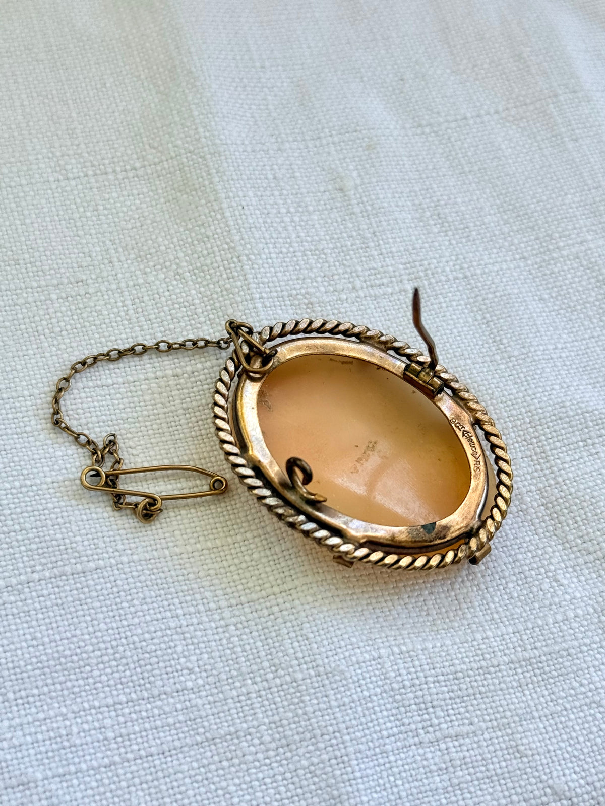 .1930s .1940s Cameo hand carved elegant dame Shell gold Brooch rolled gold brooch pendant