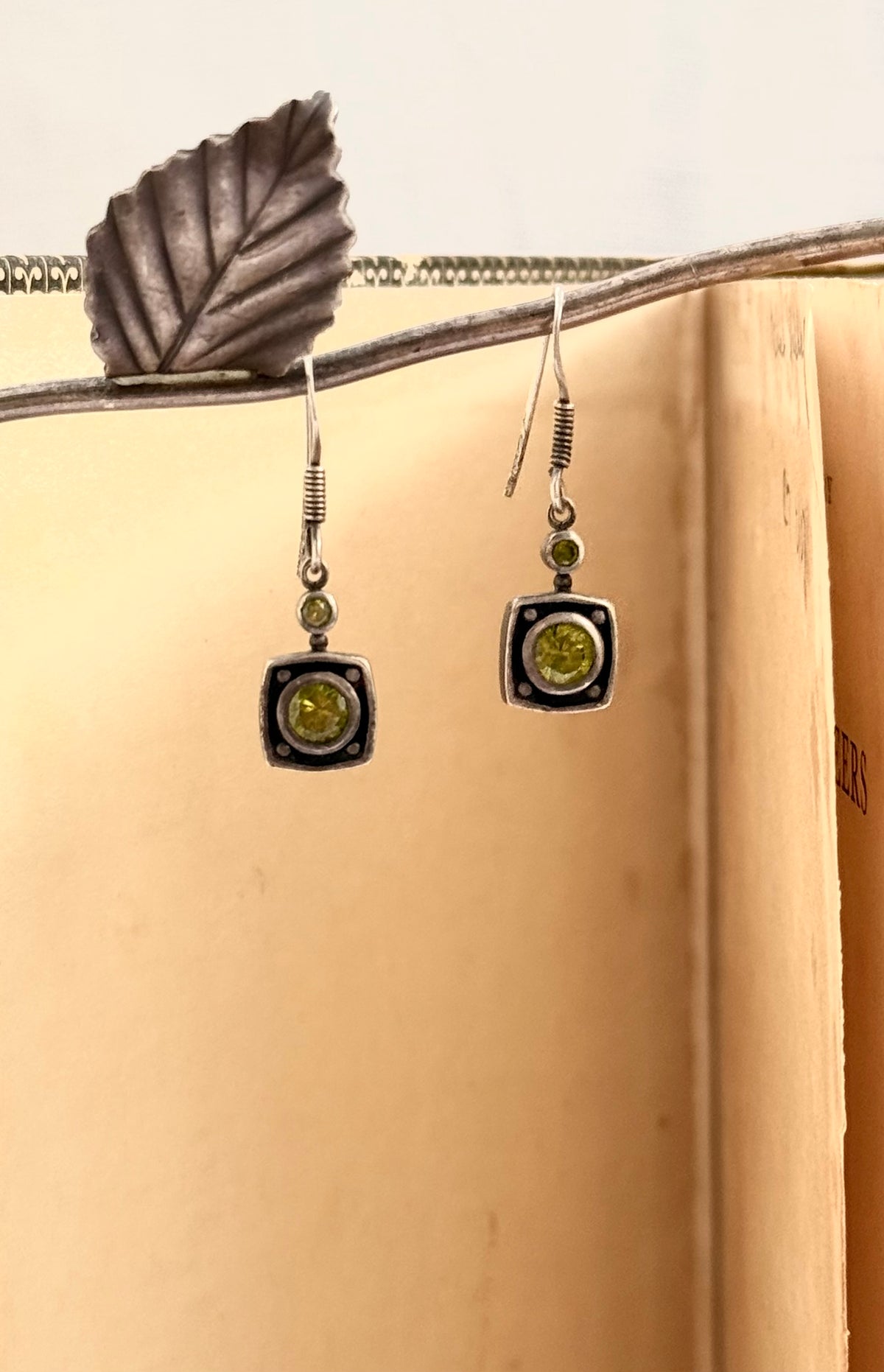 .1990s .925 artisan made boho green gemstone peridot olive green colour drop dangle earrings