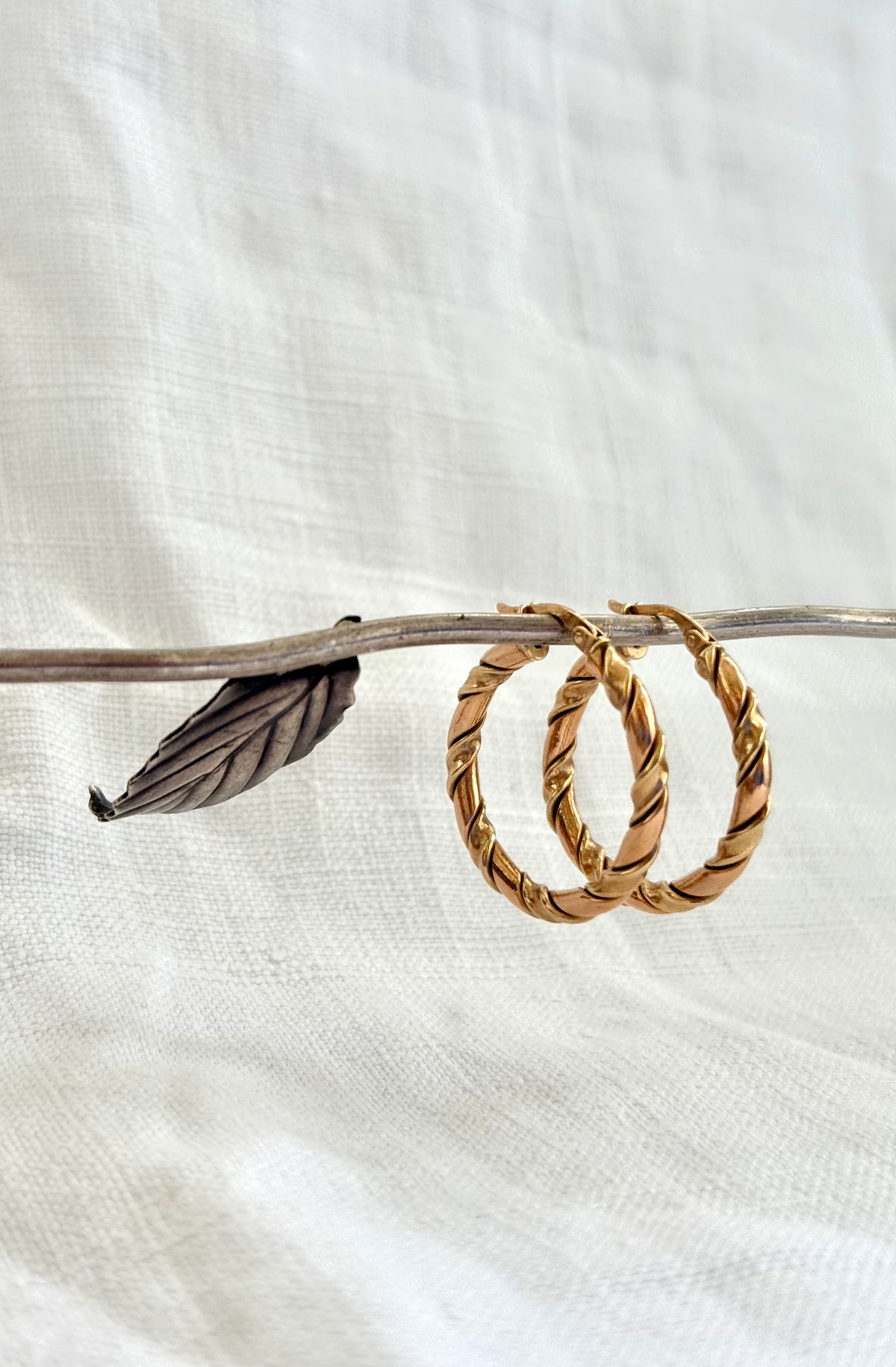 .26mm diameter .375 .9ct rose gold and yellow gold twist twirl fancy two tone 9ct gold medium sized hoop huggy gold earrings
