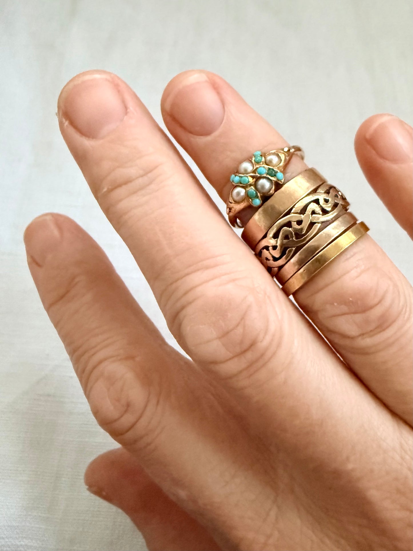 .1940s .1960s .375 .9ct buttery yellow gold ring band