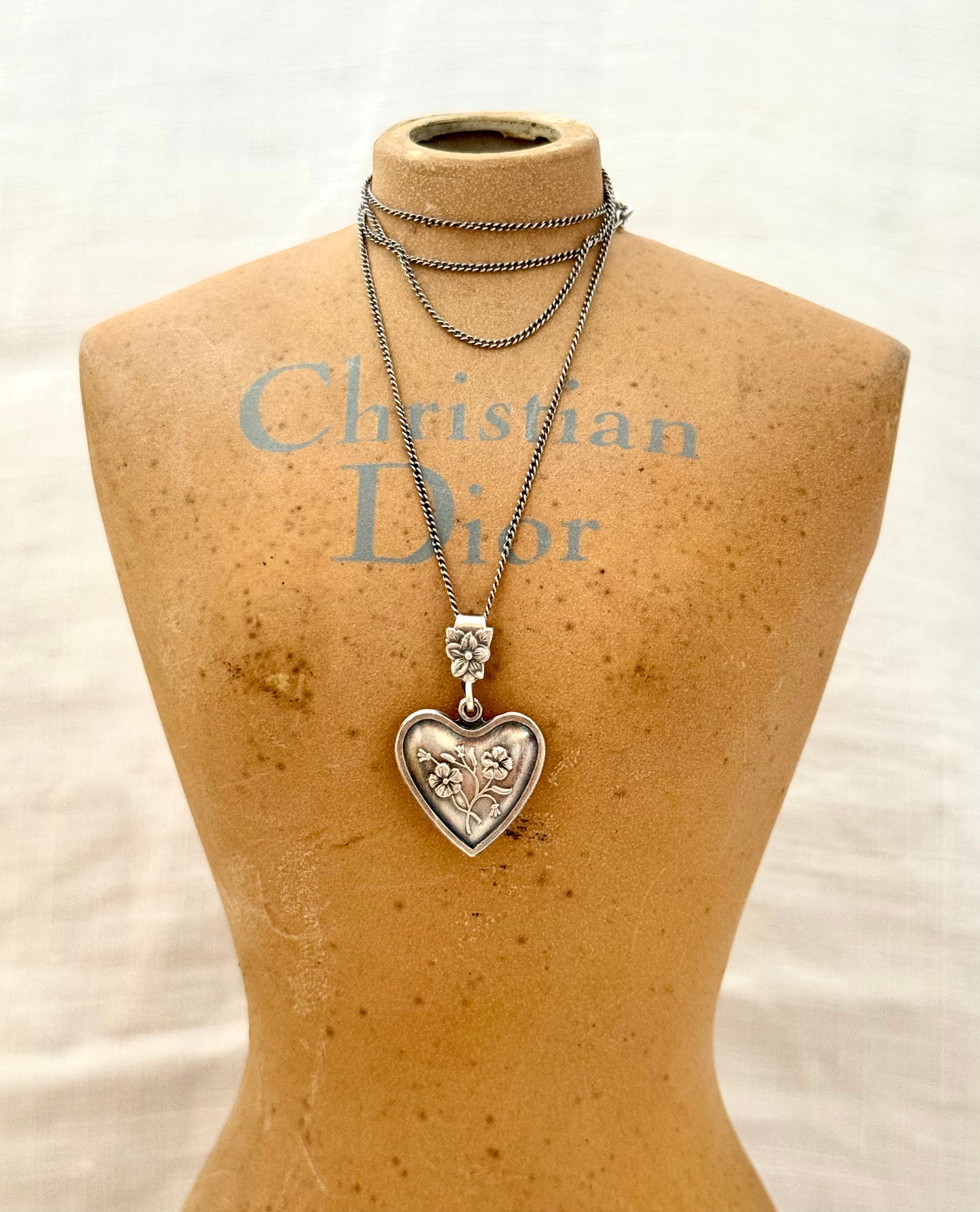 .1940s .835 silver Edwardian revival forget me not floral heart pendant on silver chain necklace