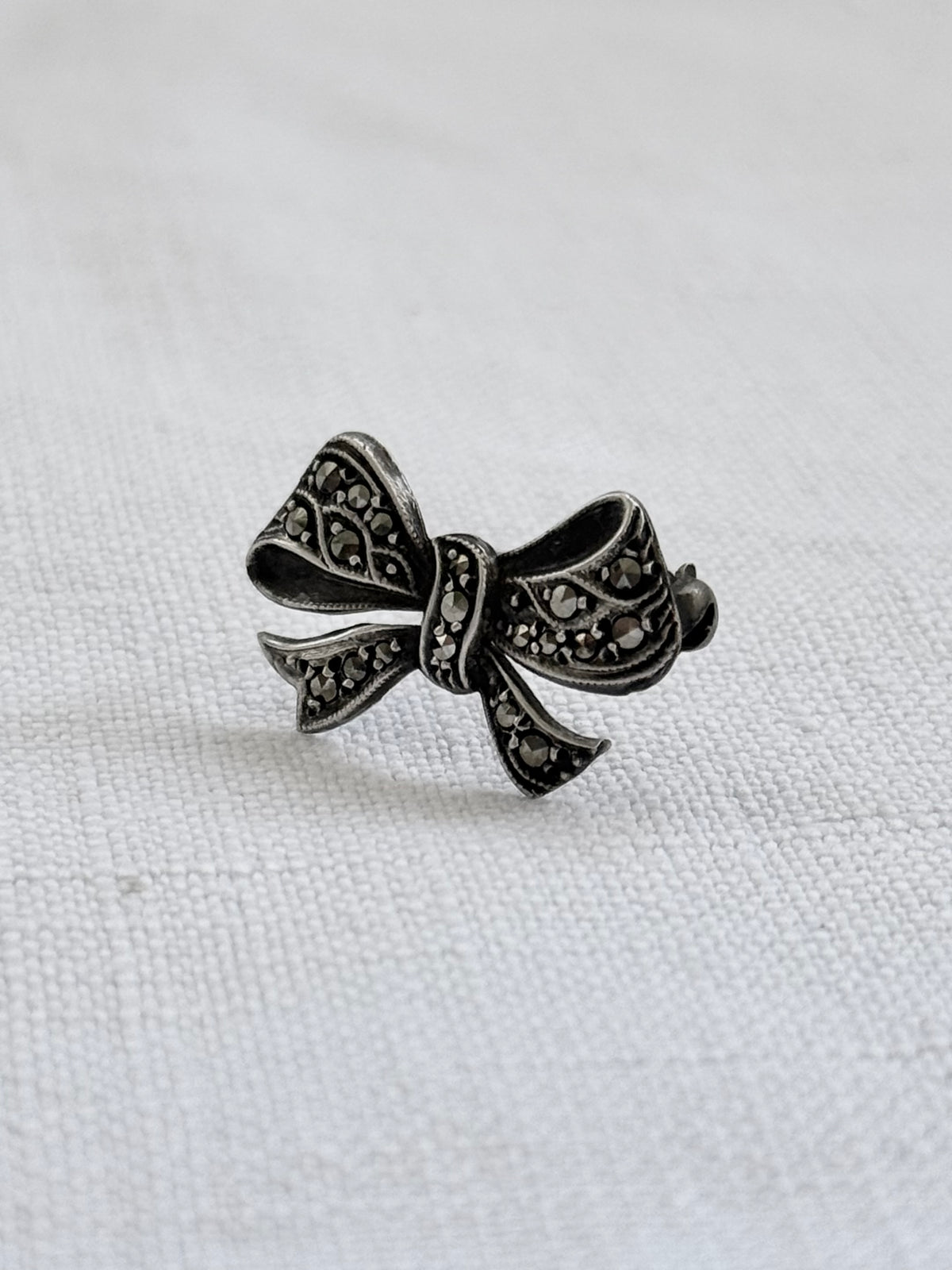.1930s .1940s Art Deco revival Bow Ribbon silver Marcasite gemstone micro sweetheart brooch lapel pin